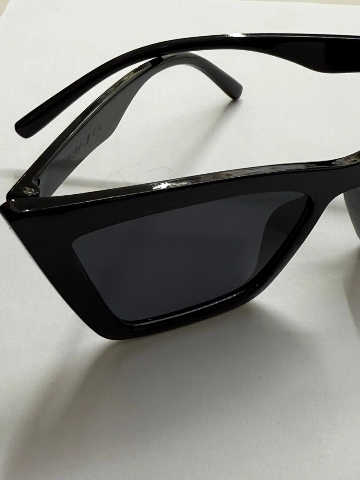 Sivri Kenarlı Siyah Gözlük