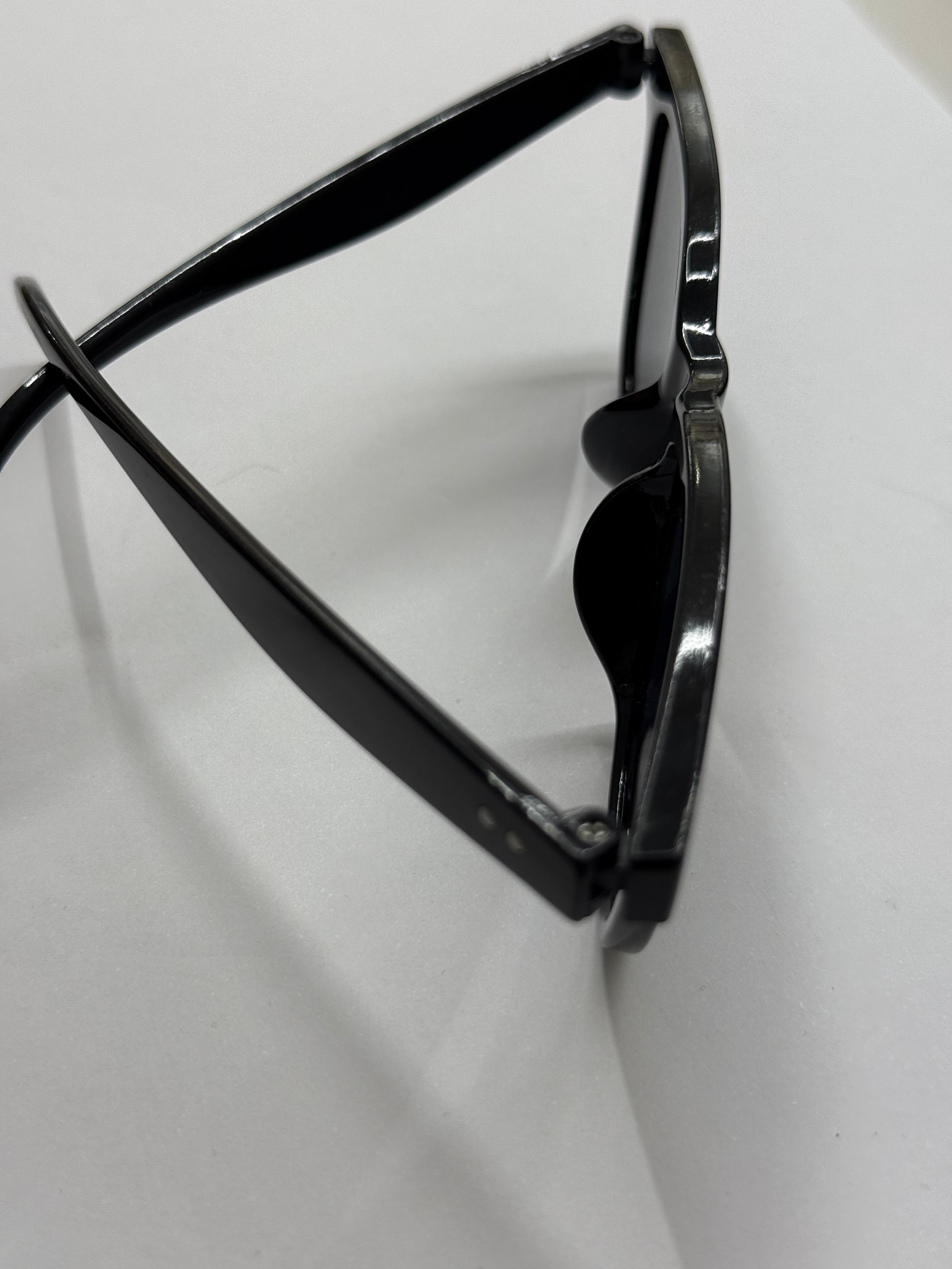 Siyah Çerçeveli Gözlük