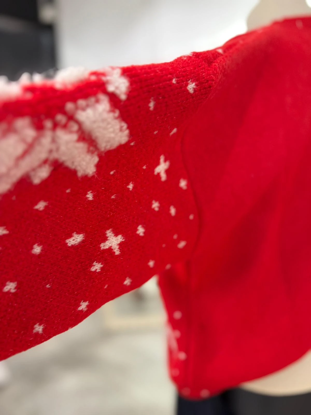 Kar Taneli Yeni Yıl Kazağı