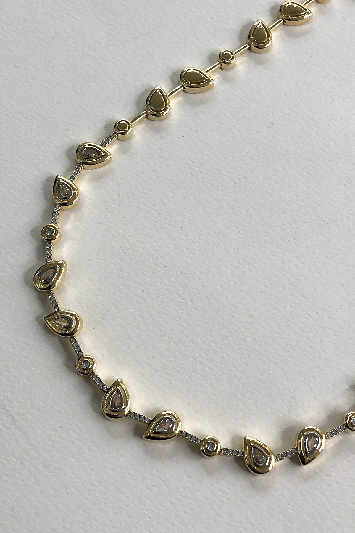 Damla Model Taşlı Gold Detaylı Xp Kaplama Kolye