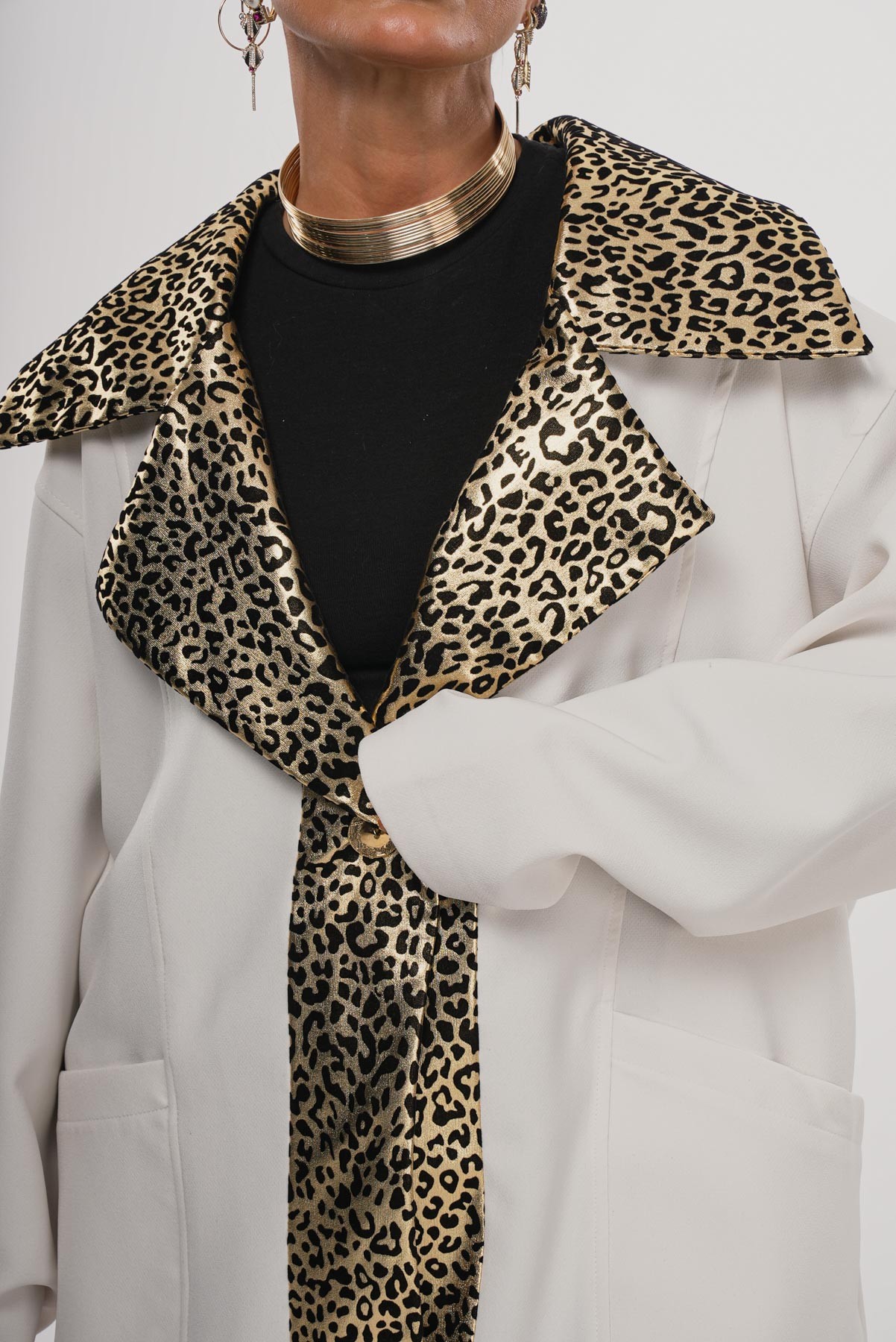 Cesur Zarafet | Leopar Detaylı Ekru Ceket