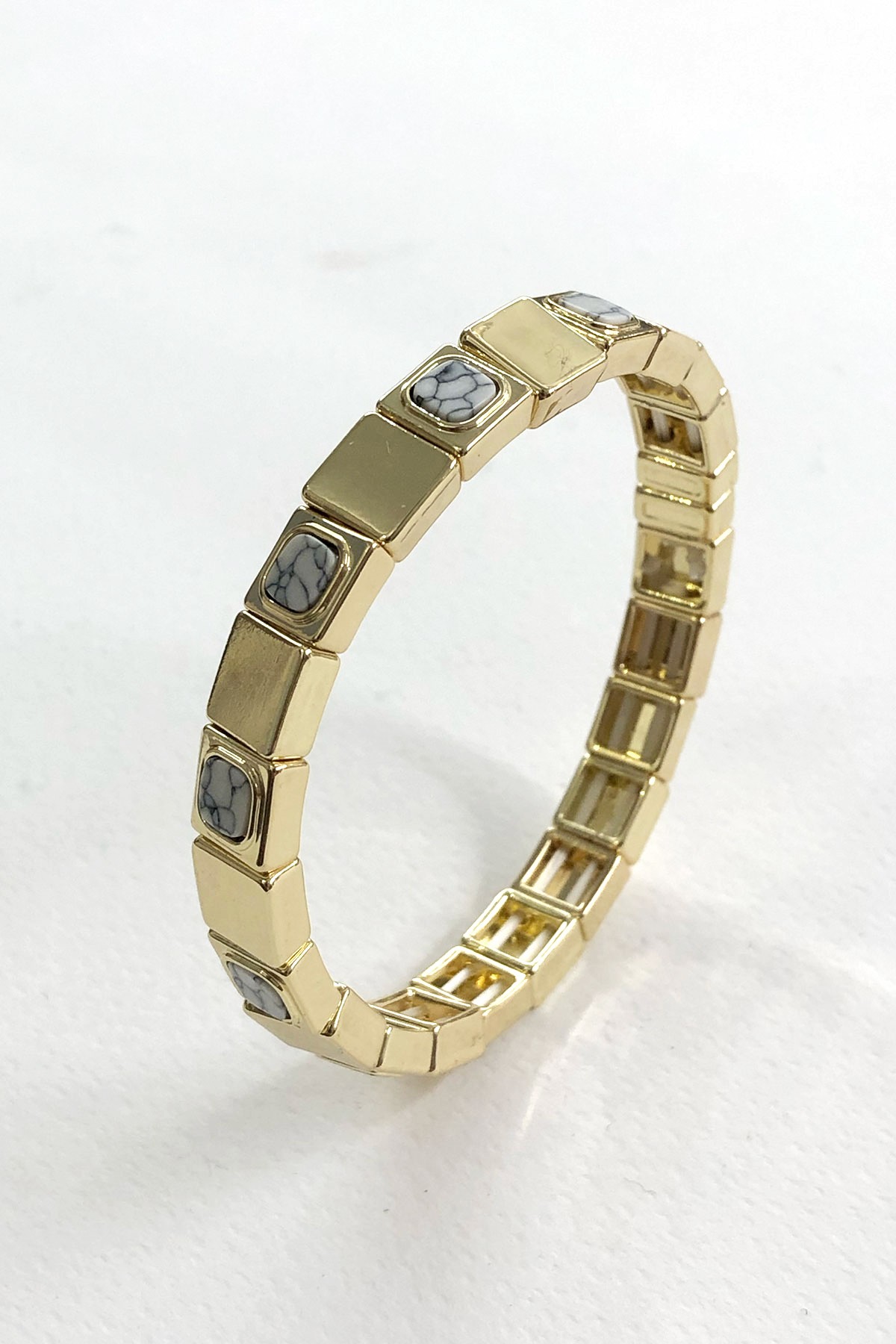 Beyaz Kare Model Gold Detaylı Lastikli Bileklik