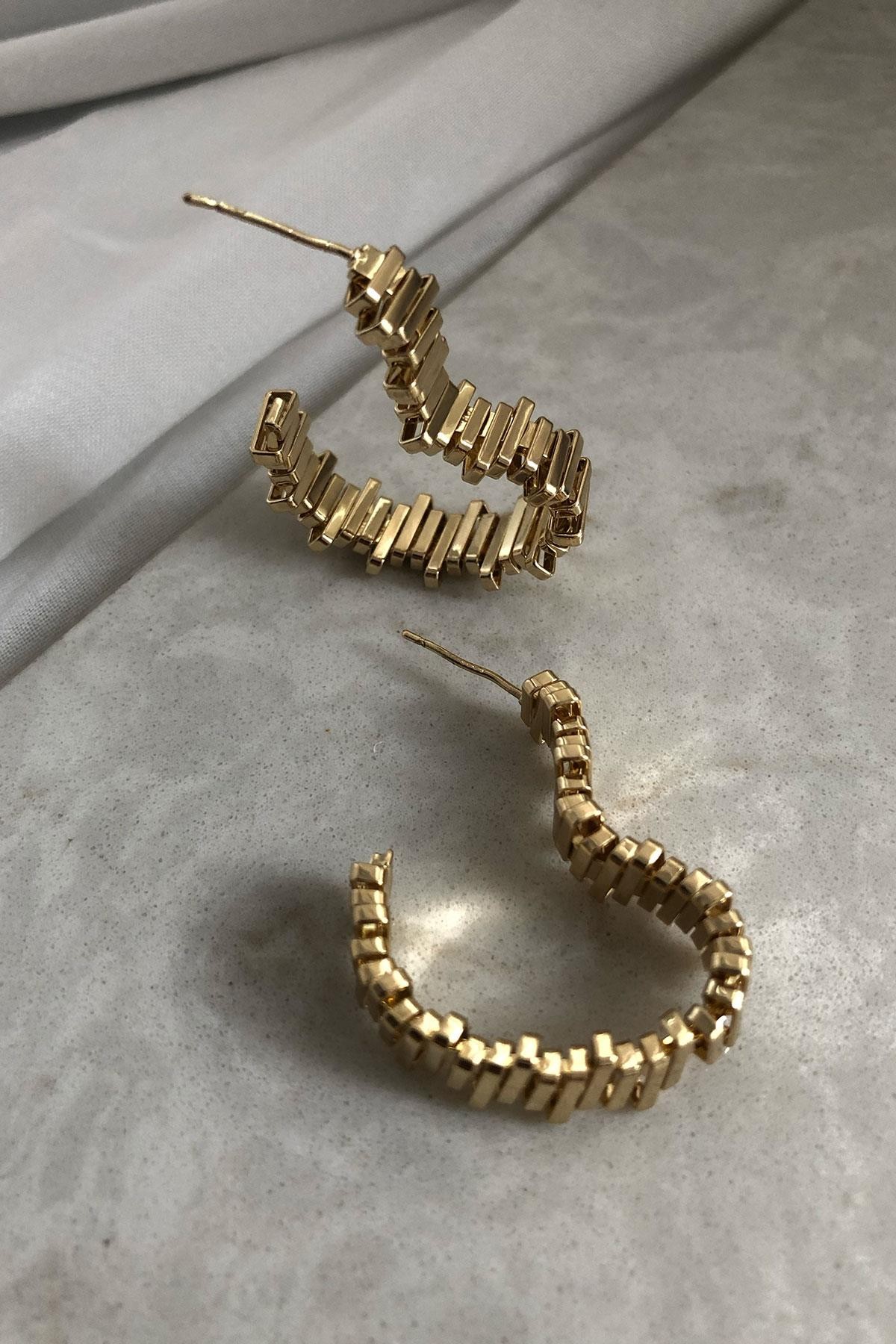 Yarım Kalp Model Gold Detaylı Küpe