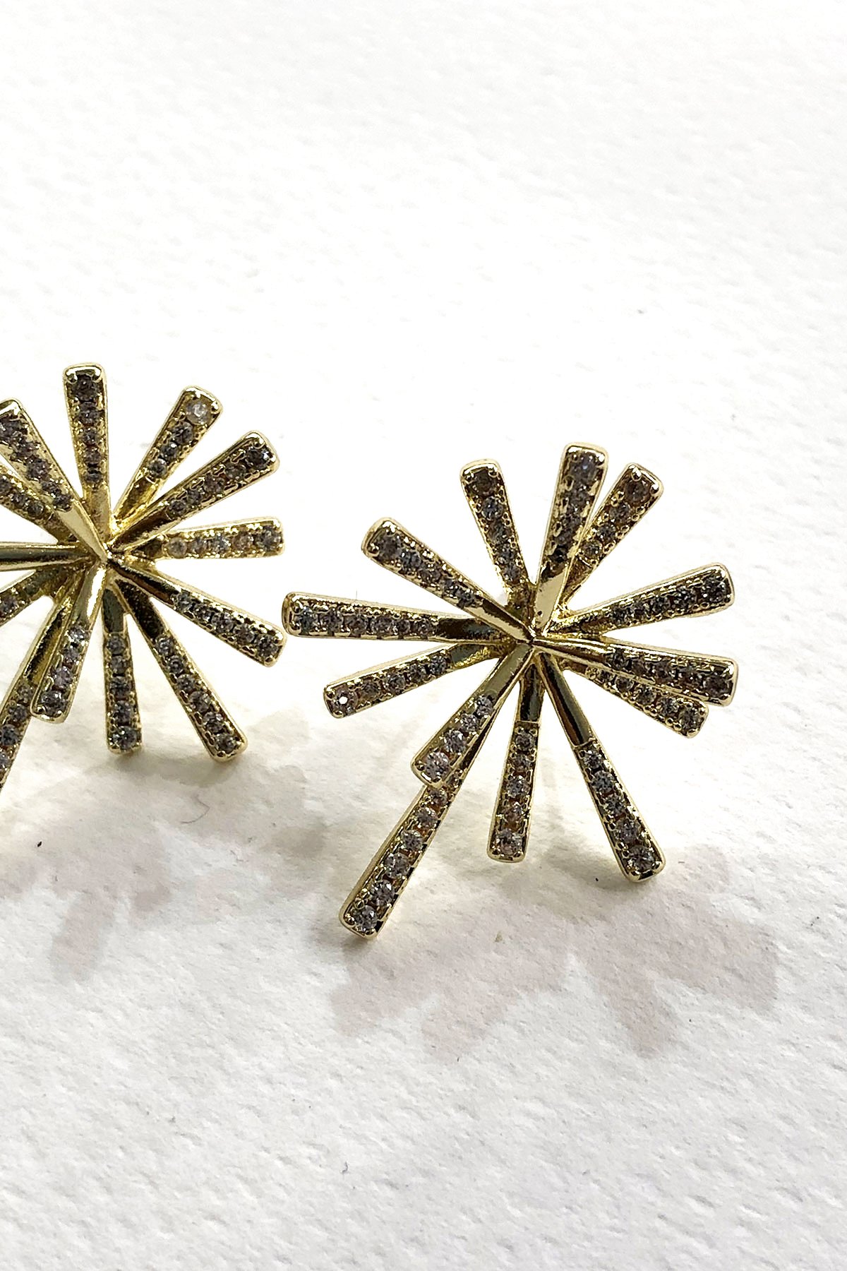 Taş Gold Detaylı Zirkon Taş Küpe
