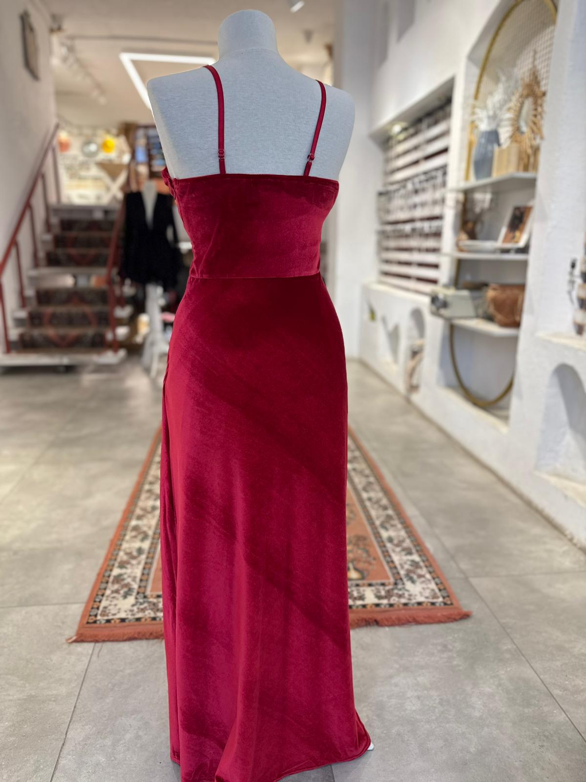 Dekolteli Kırmızı Uzun Elbise