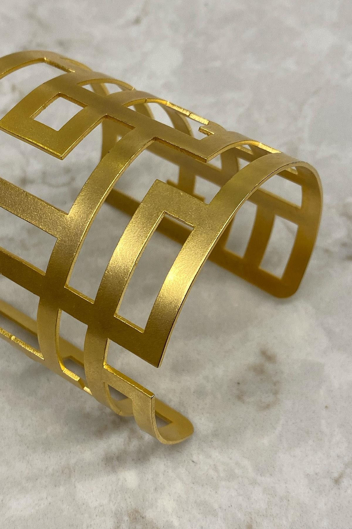 Asimetrik Model Gold Detaylı Antik Gümüş Kaplama Bilezik