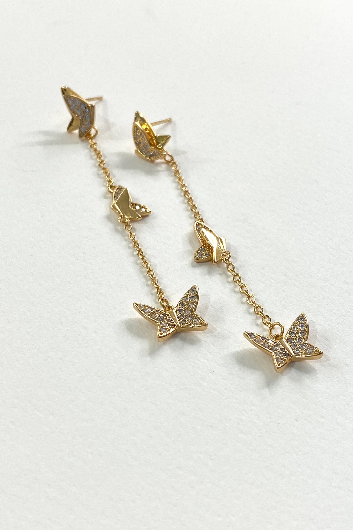 Kelebek Model Gold Detaylı Zirkon Taş Küpe