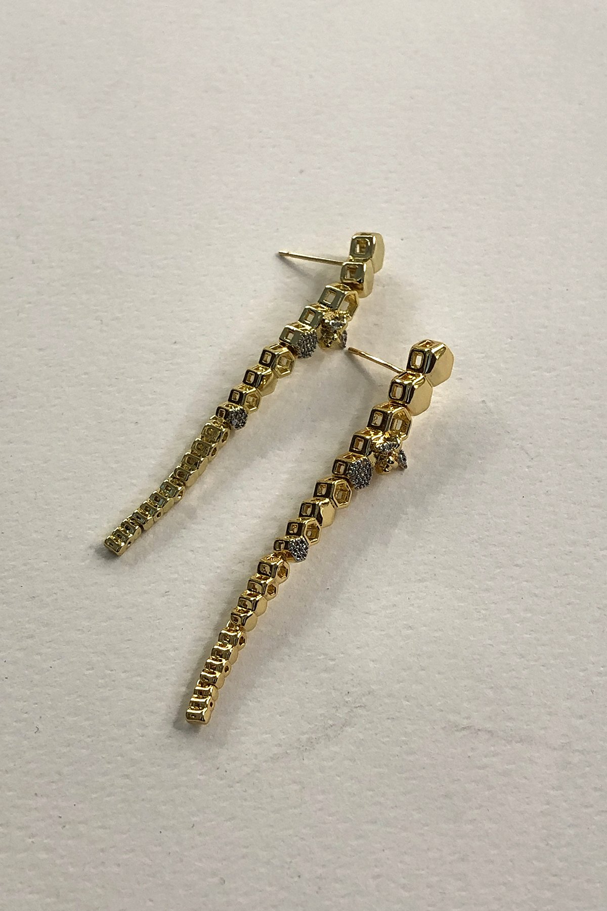 Minimal Geometrik Model Zirkon Taşlı Gold Detaylı Küpe