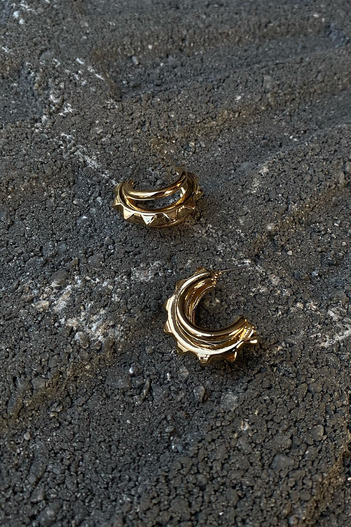 Zımba Model Düz Gold Detaylı Küpe