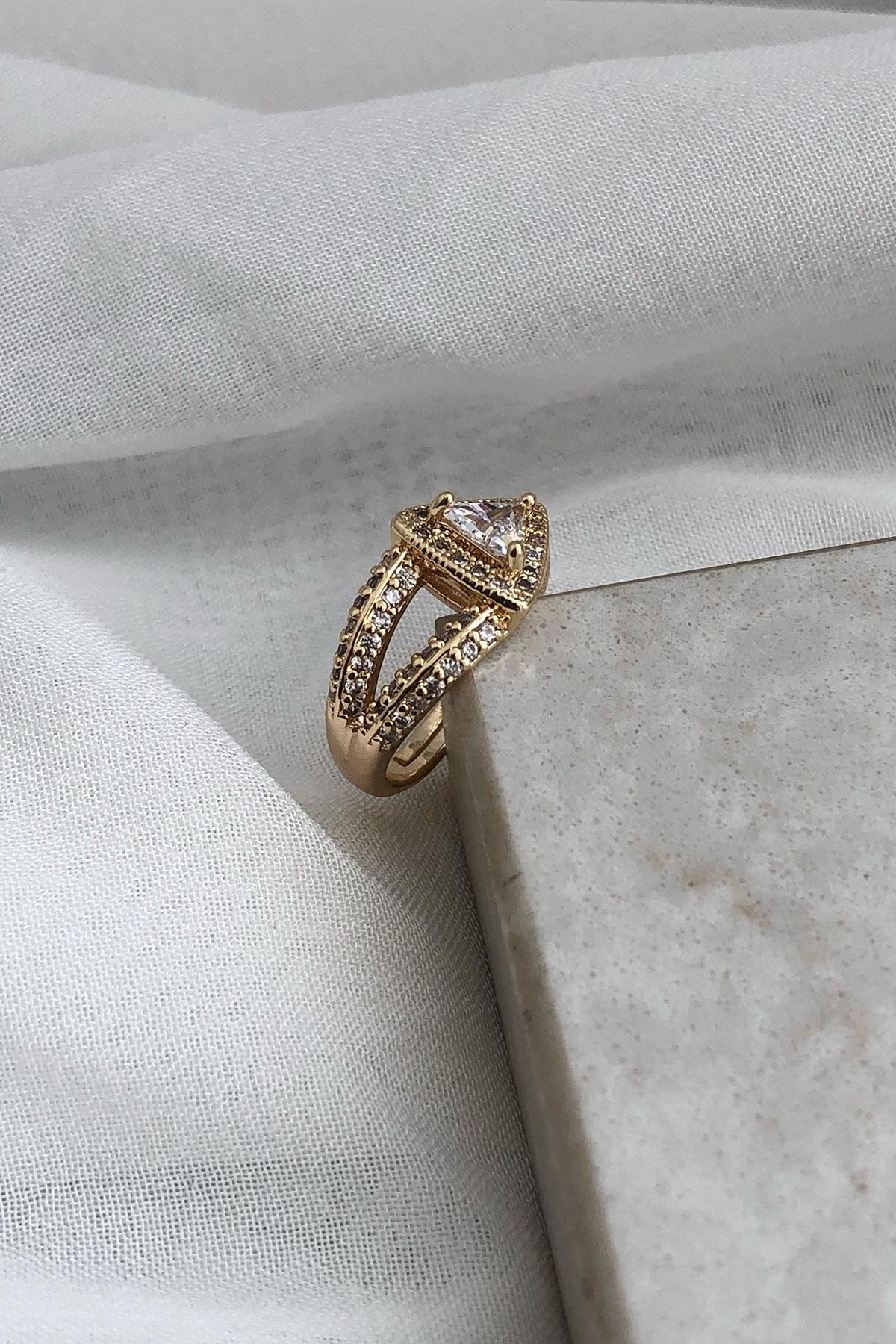 Üçgen Taş Model Gold Detaylı Zirkon Taş Ayarlanabilir Yüzük