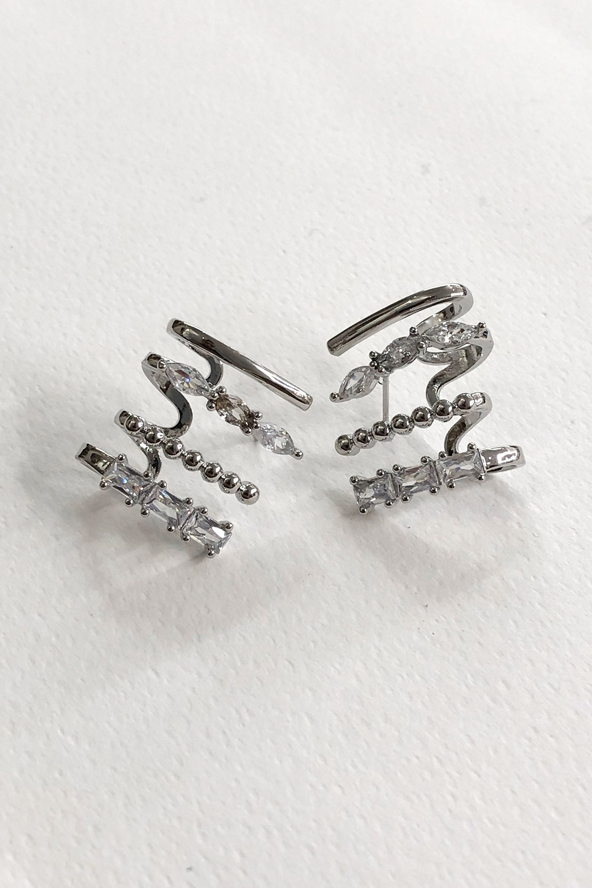 Sıralı Model Taşlı Silver Küpe