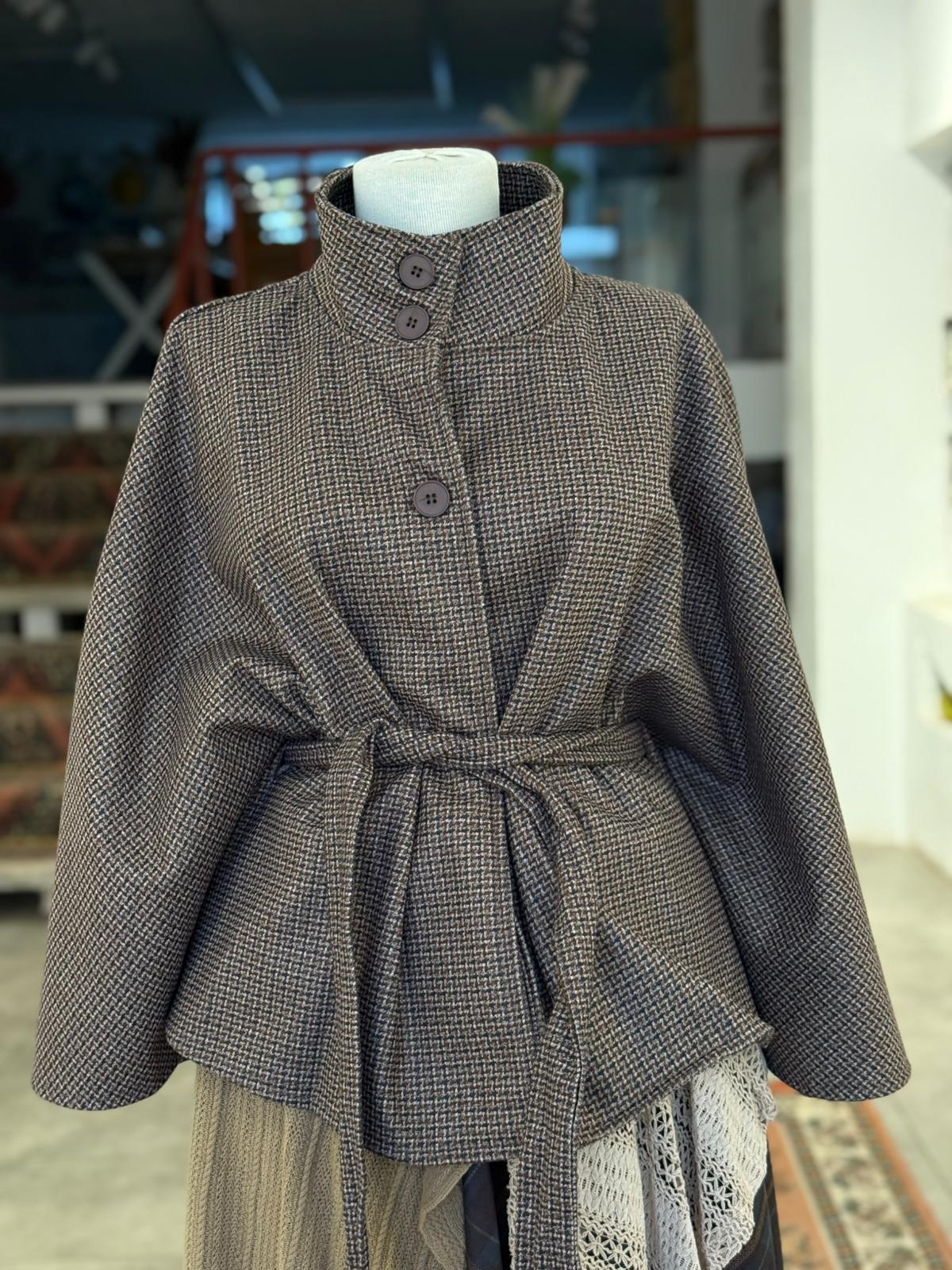 Kareli Kahve Rengi Pelerin