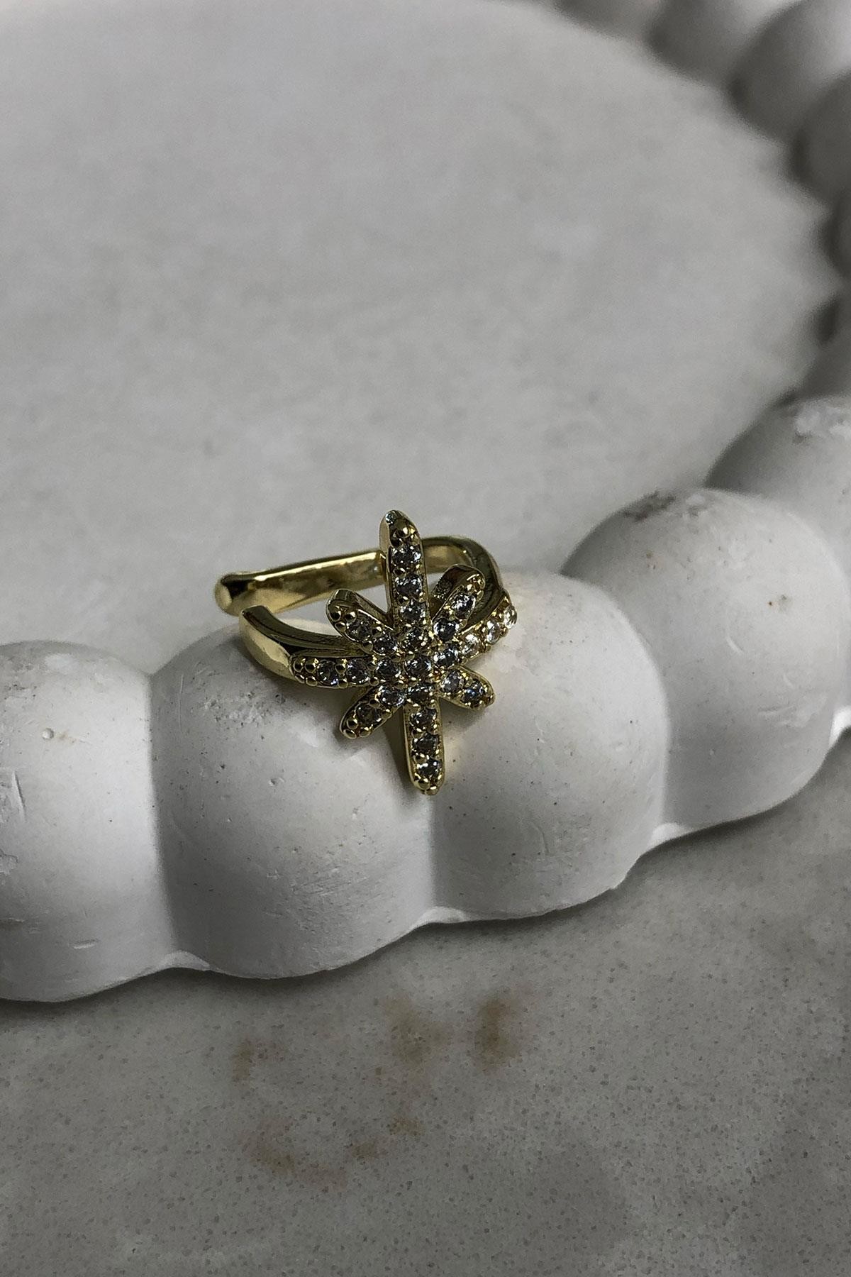 Taşlı Kutup Yıldız Model Gold Detaylı Zirkon Kıkırdak Küpe