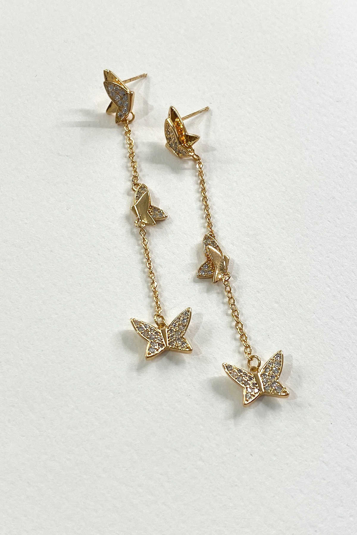 Kelebek Model Gold Detaylı Zirkon Taş Küpe