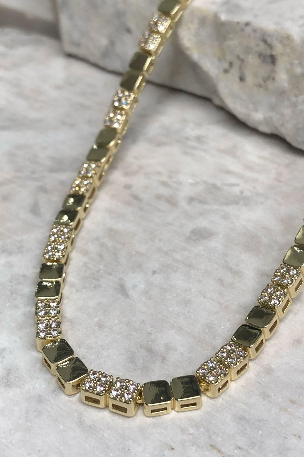 Örüntü Model Zirkon Taş Detay Gold Kolye