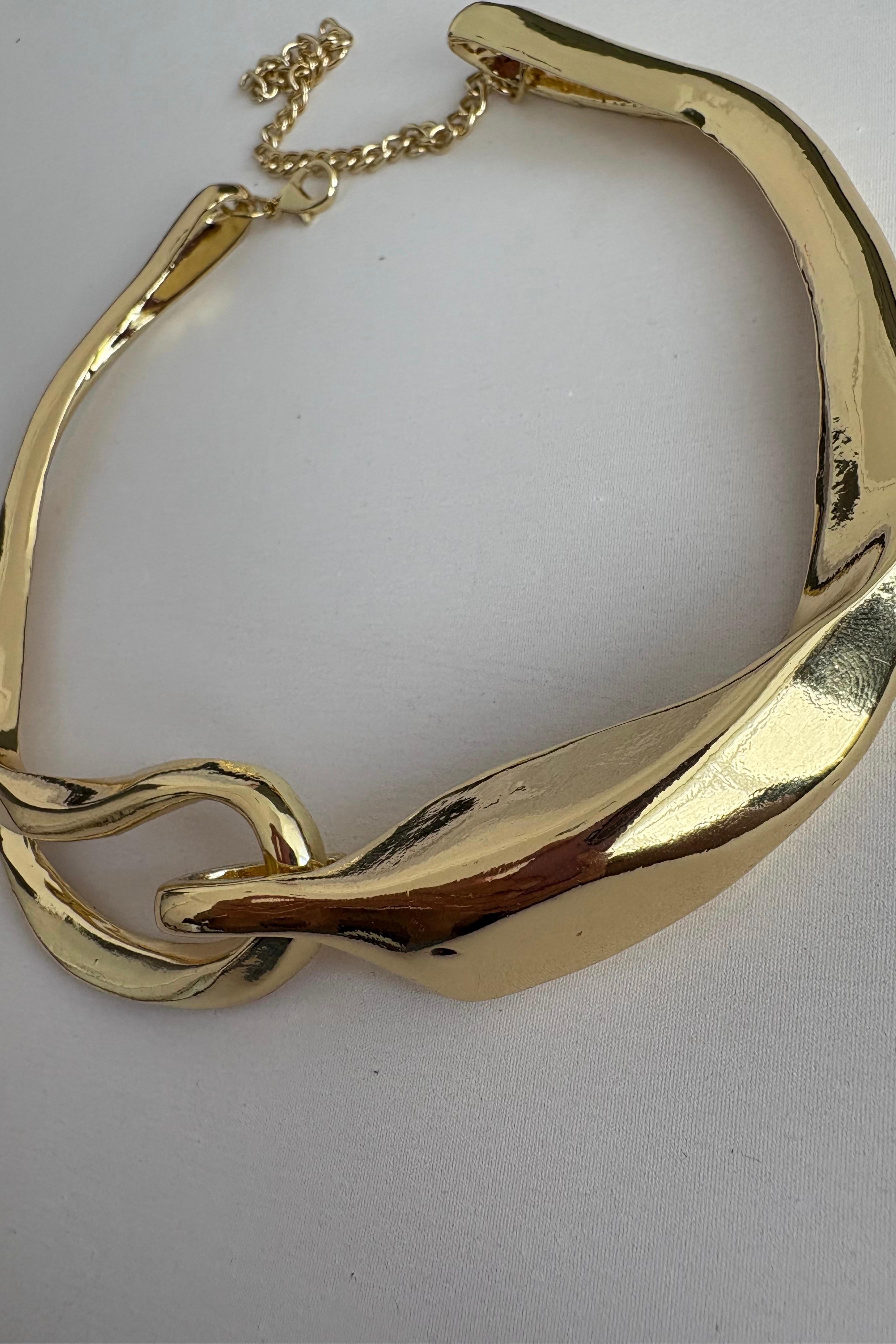 Birbirine Geçmeli Gold Kolye