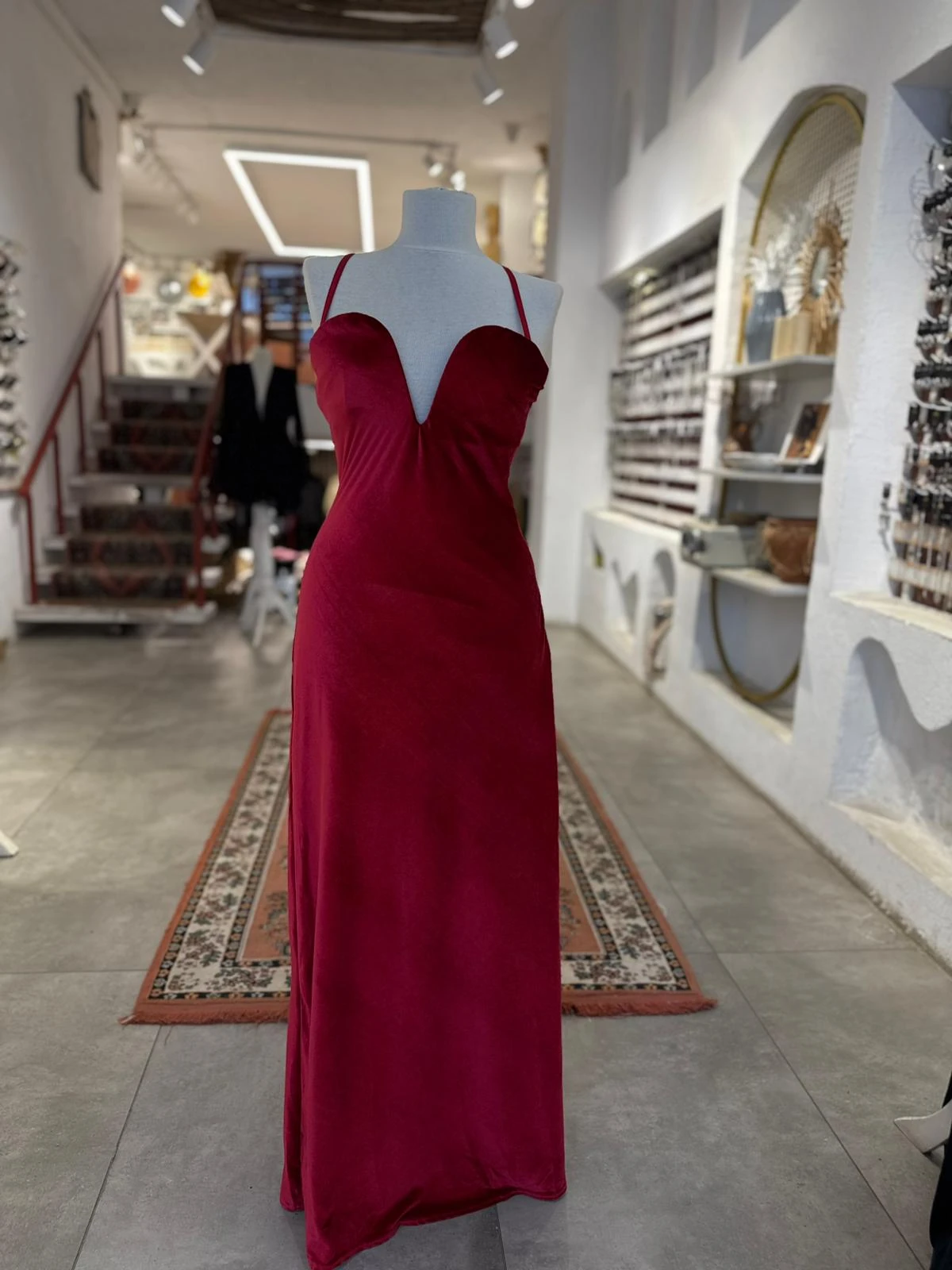 Dekolteli Kırmızı Uzun Elbise