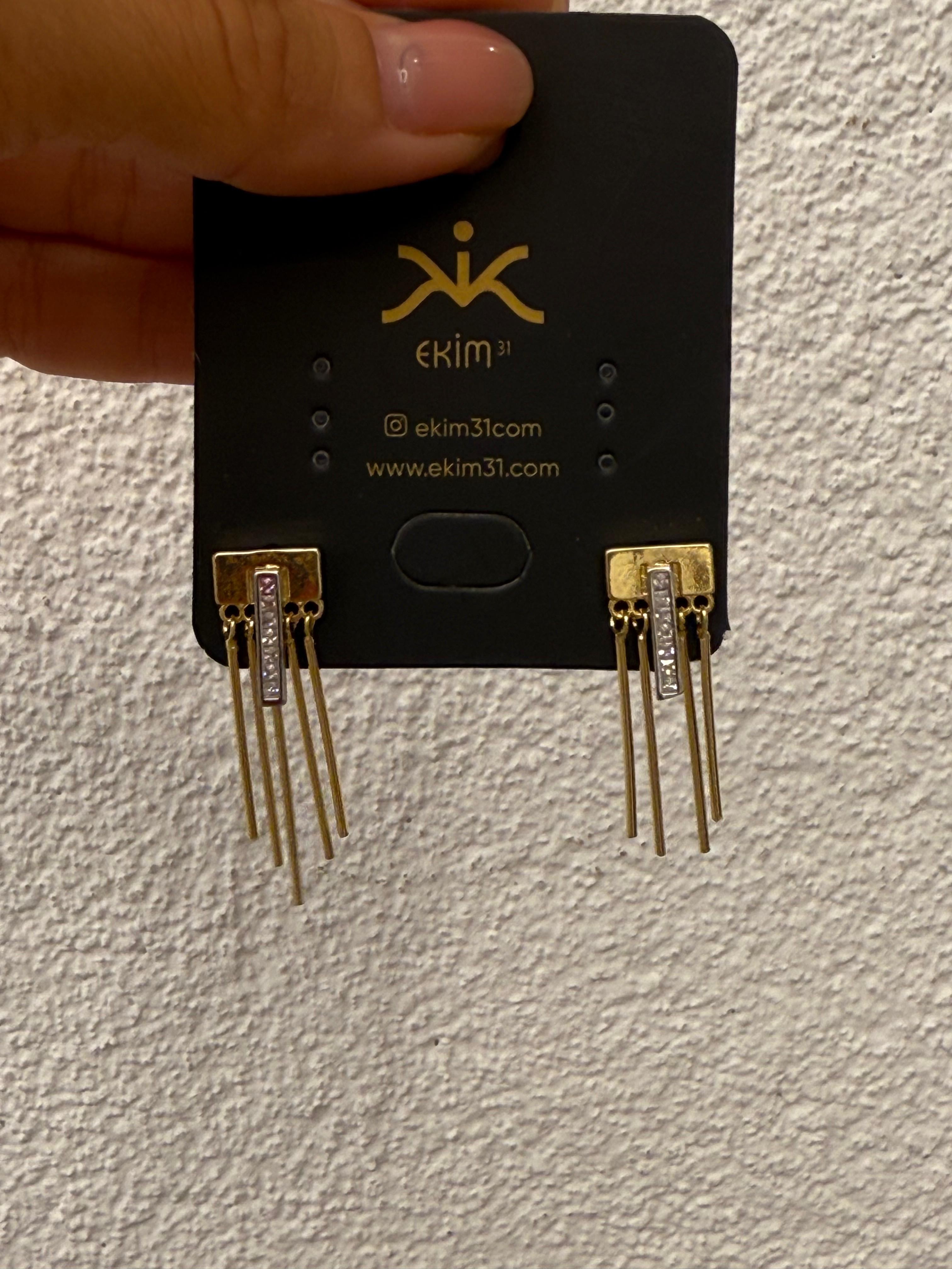 Gold Taş Detaylı Sallantılı Küpe
