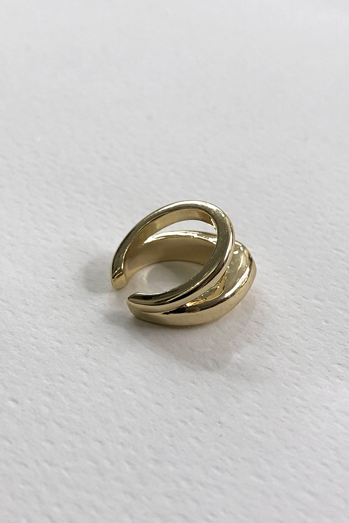 Taş Model Gold Detaylı Kıkırdak Küpe