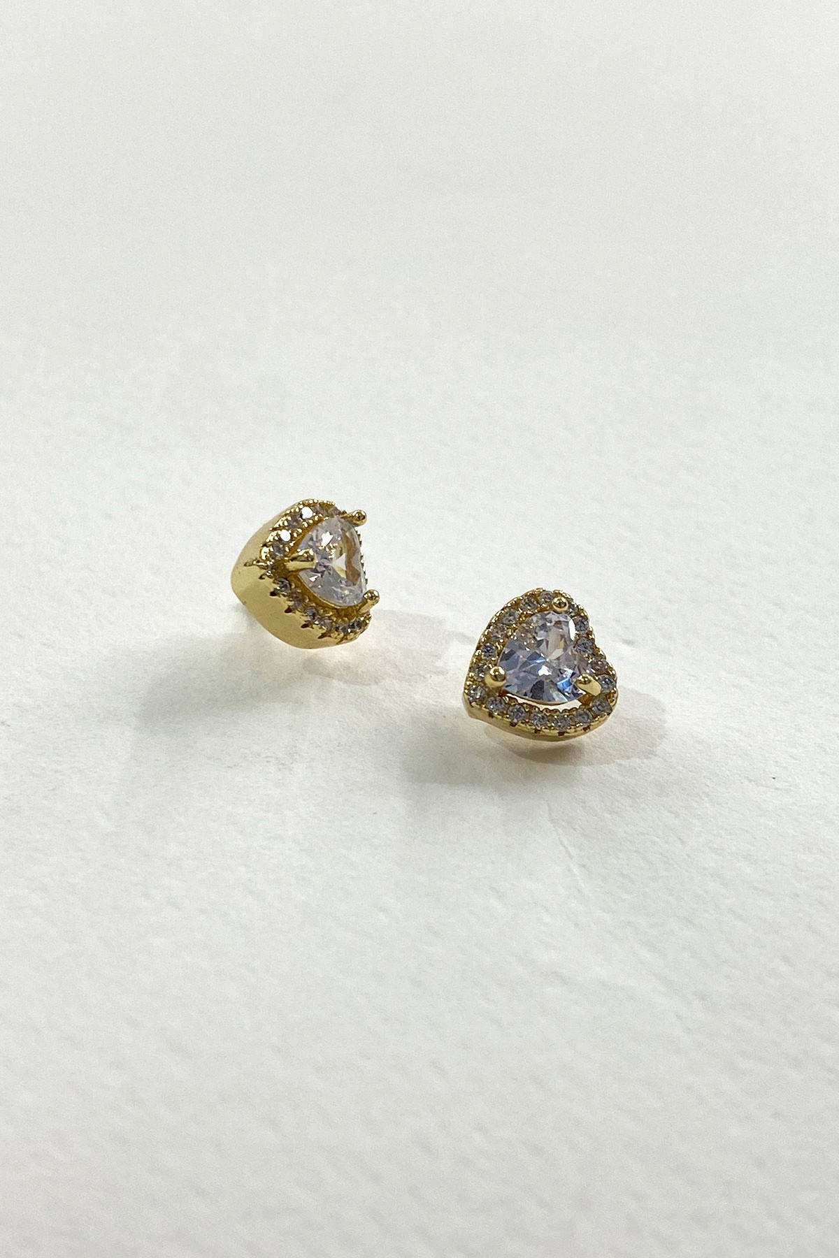 Kalp Model Gold Detaylı Zirkon Taş Küpe