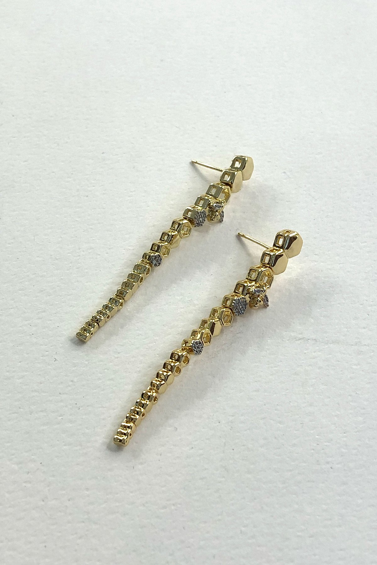 Minimal Geometrik Model Zirkon Taşlı Gold Detaylı Küpe