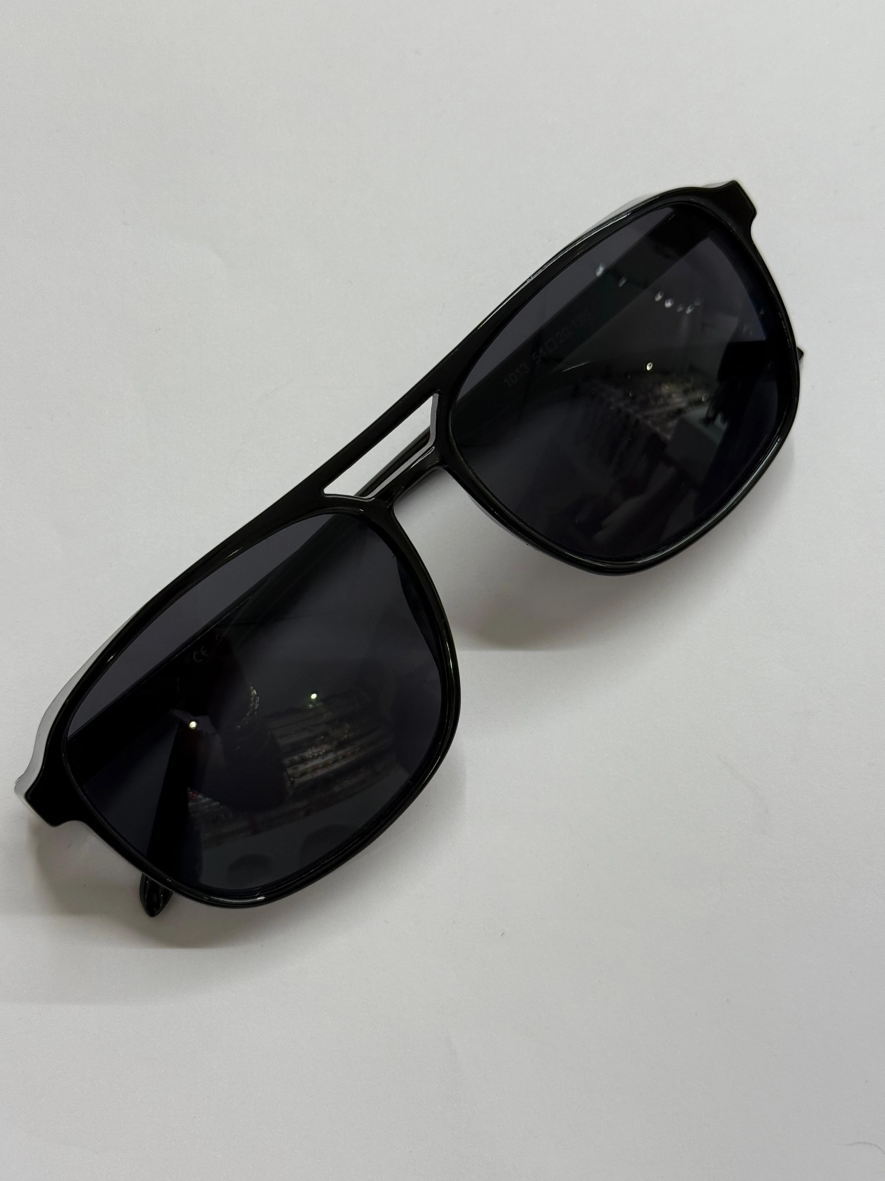 Geniş Camlı Siyah Gözlük