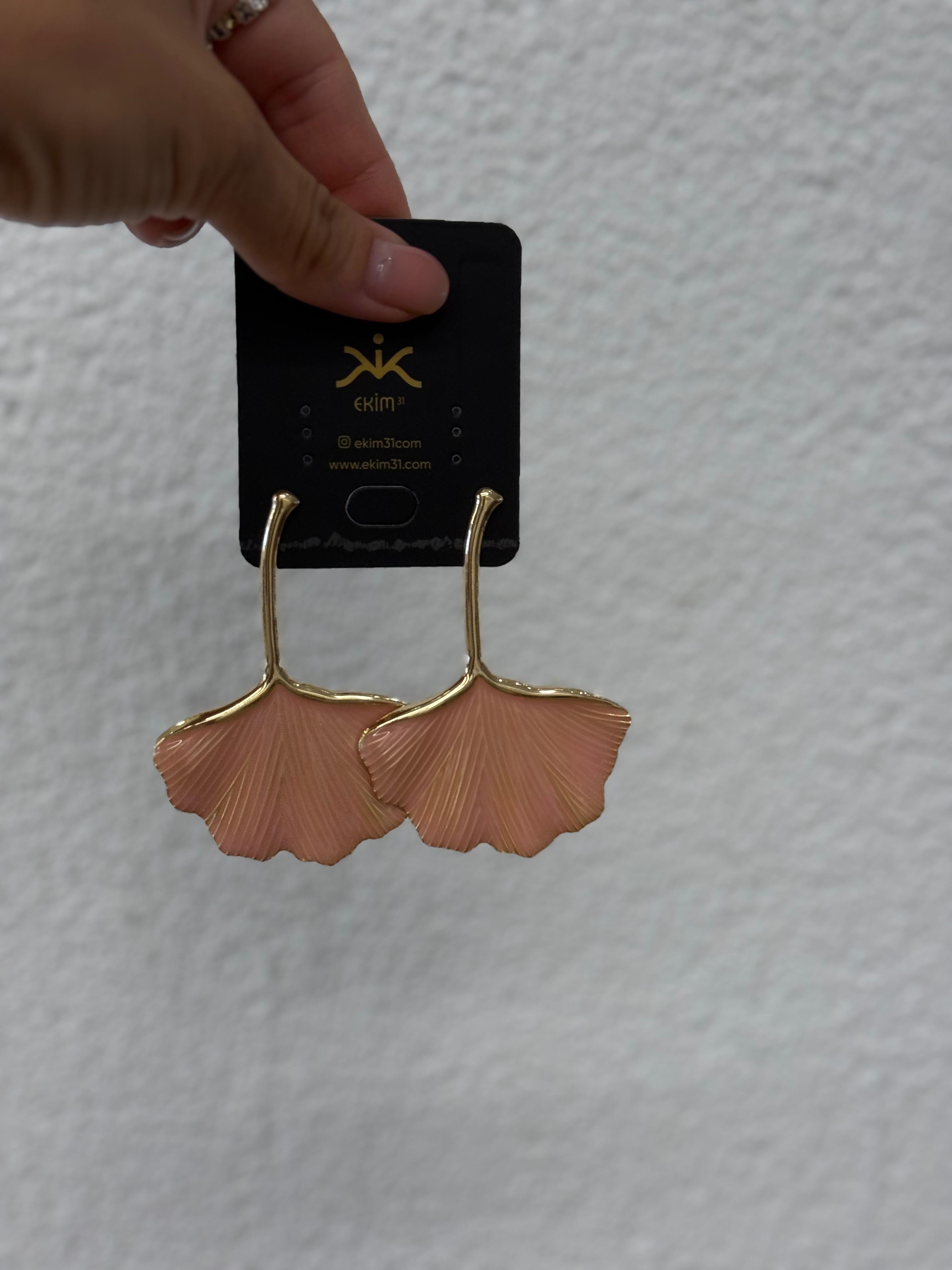 Pembe Renk Yaprak Görünümlü Sallantılı Küpe