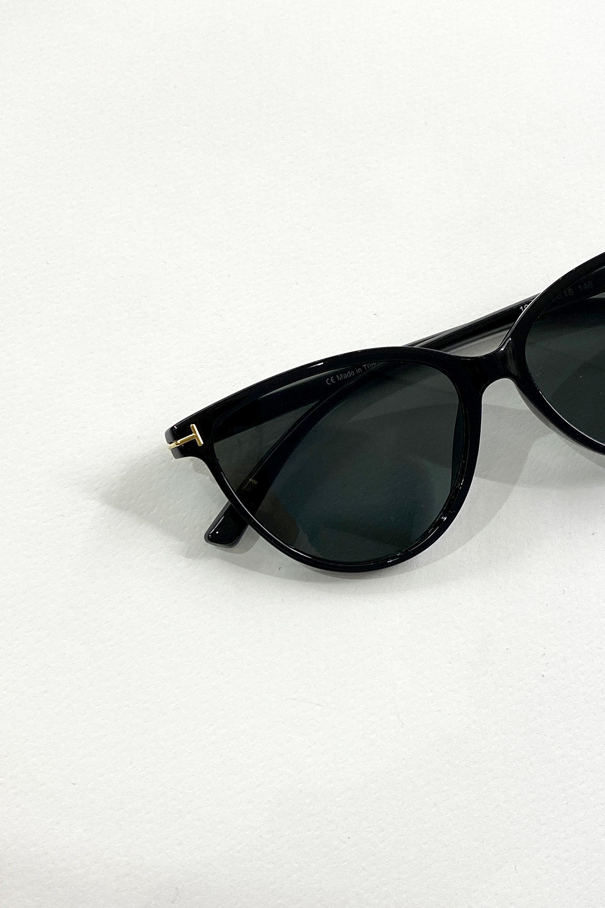 Siyah Model Siyah Cam Minimal Gold Detaylı Gözlük