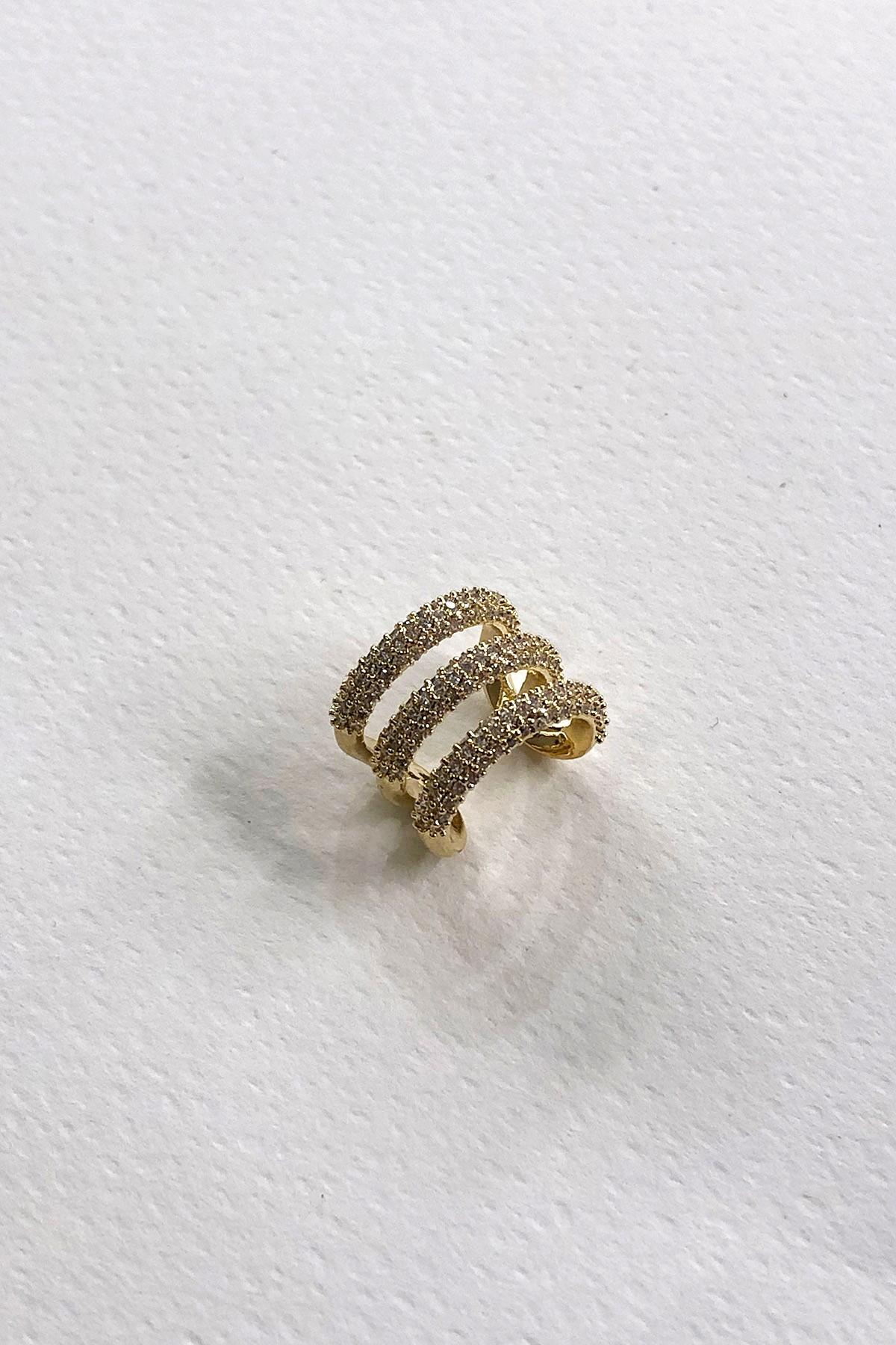 Taşlı Sıralı Gold Model Kıkırdak Küpe
