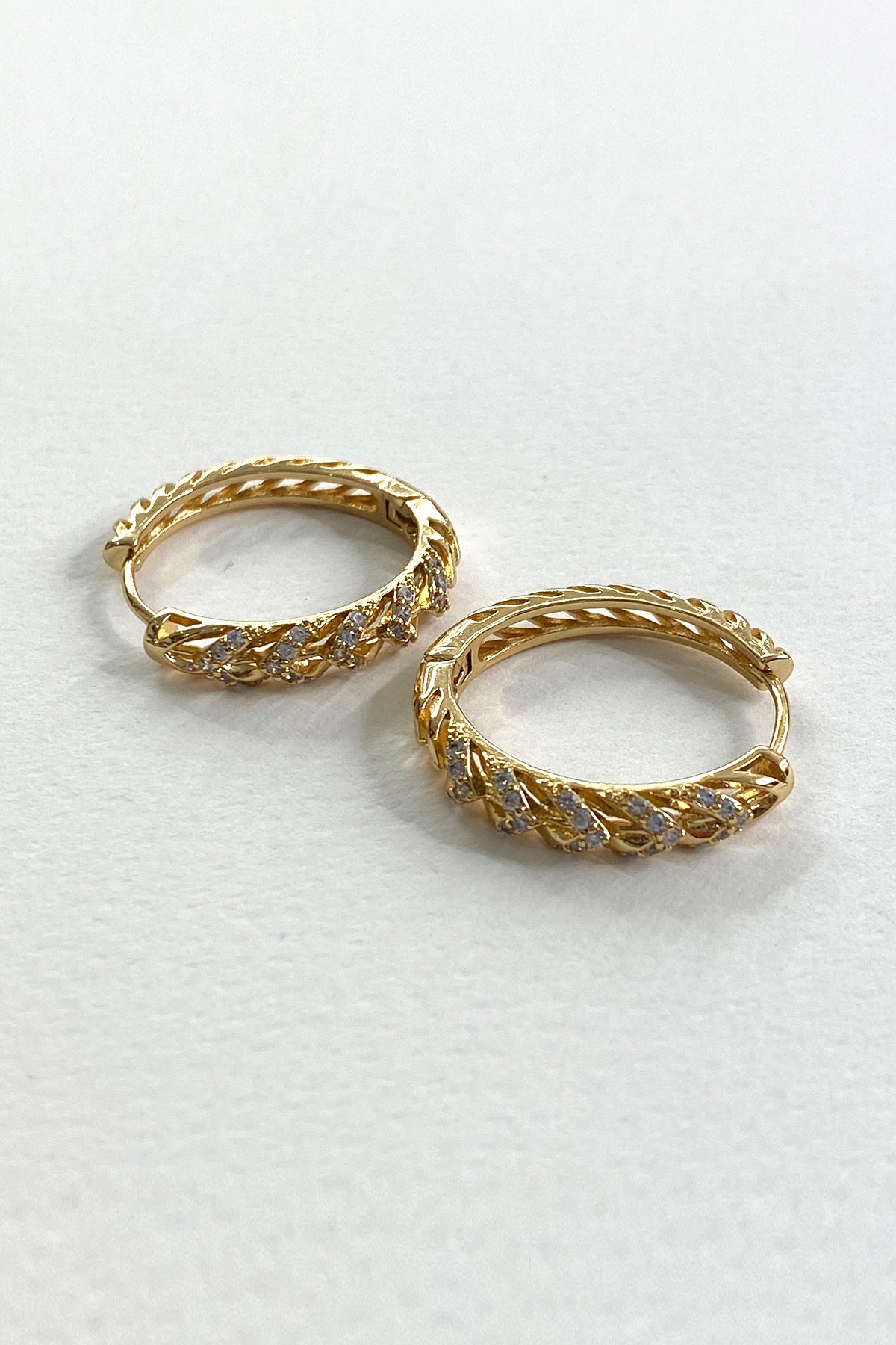 Burgu Taş Gold Detaylı Küpe