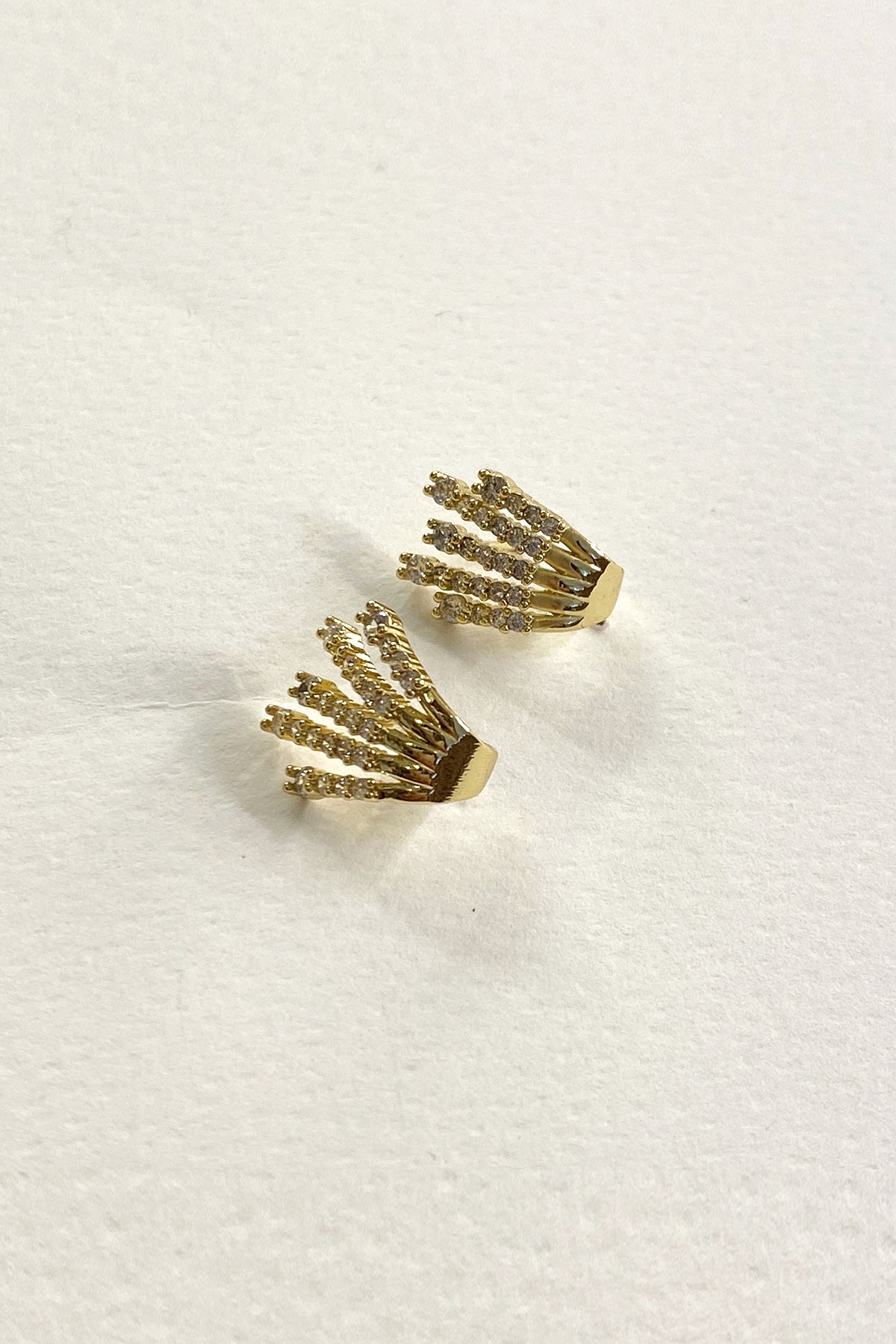 Sıralı Model Zirkon Taş Detaylı Gold Küpe
