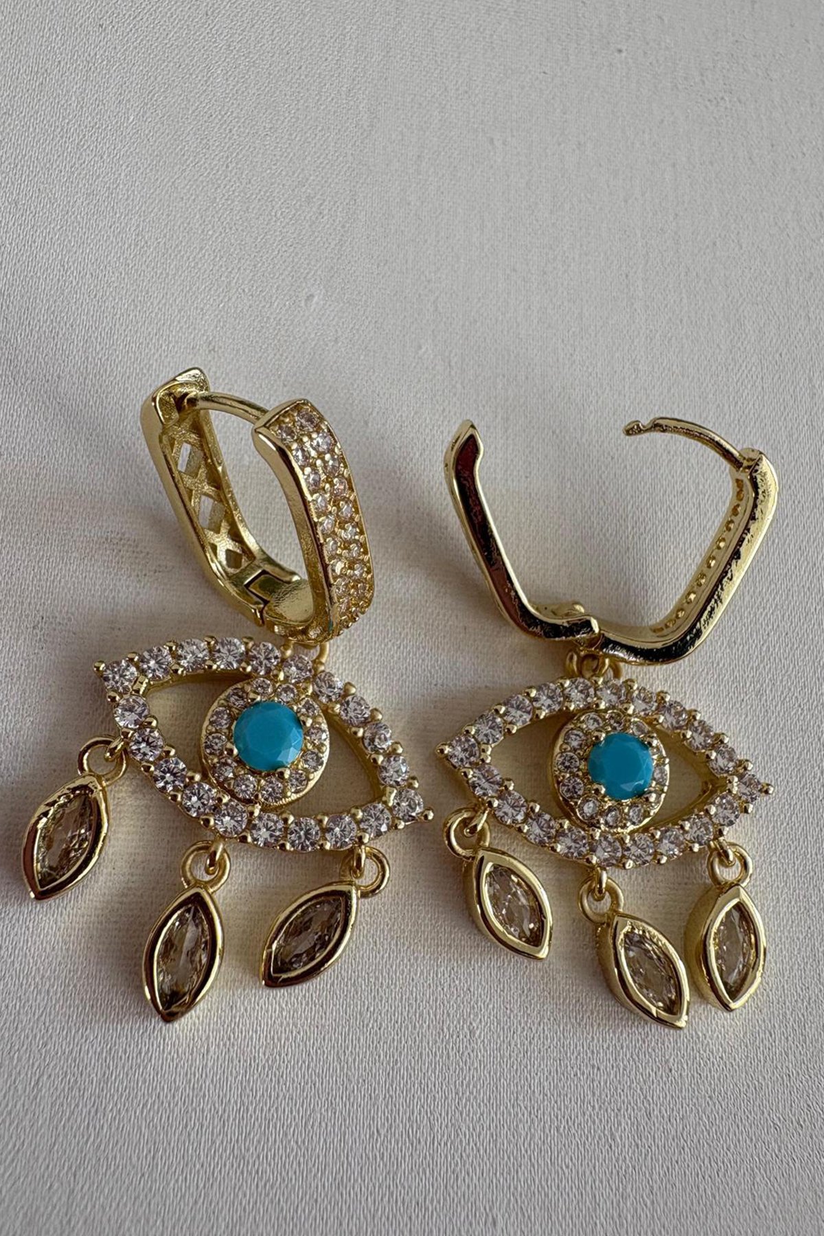 Mavi Taşlı Sallantılı Gold Küpe