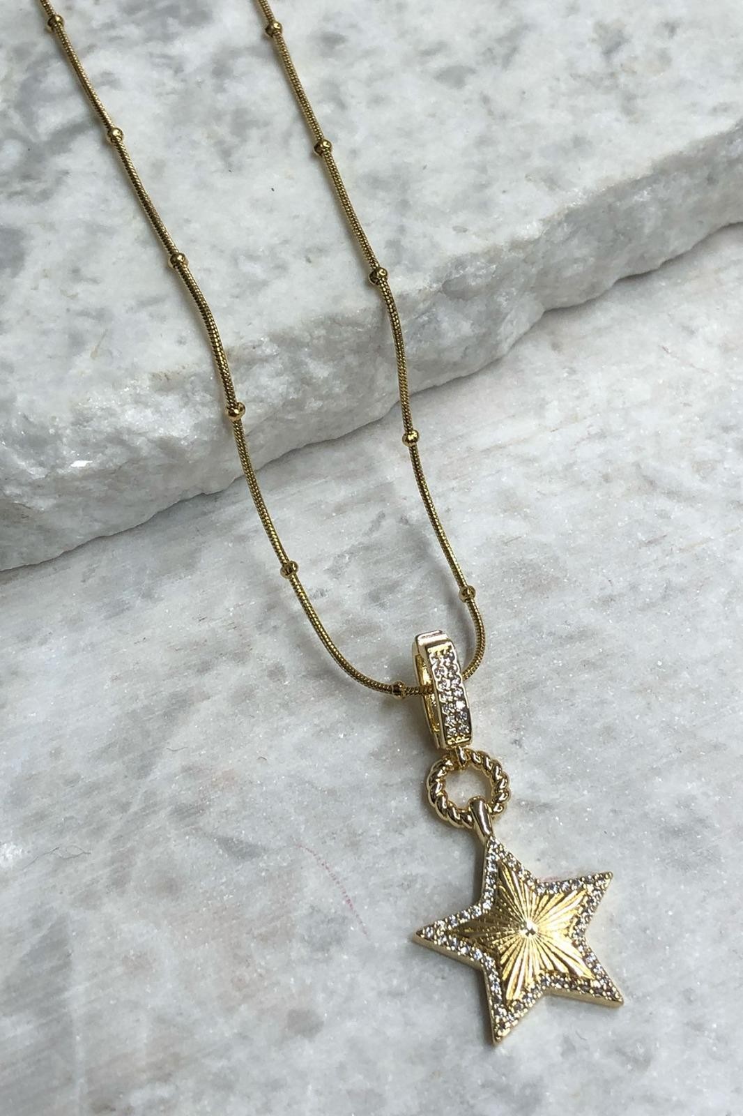 Çizgi Yıldız Model Zirkon Taş Detay Gold Çelik Kolye
