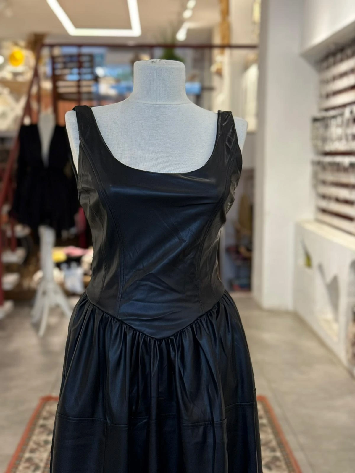 Askılı Deri Elbise