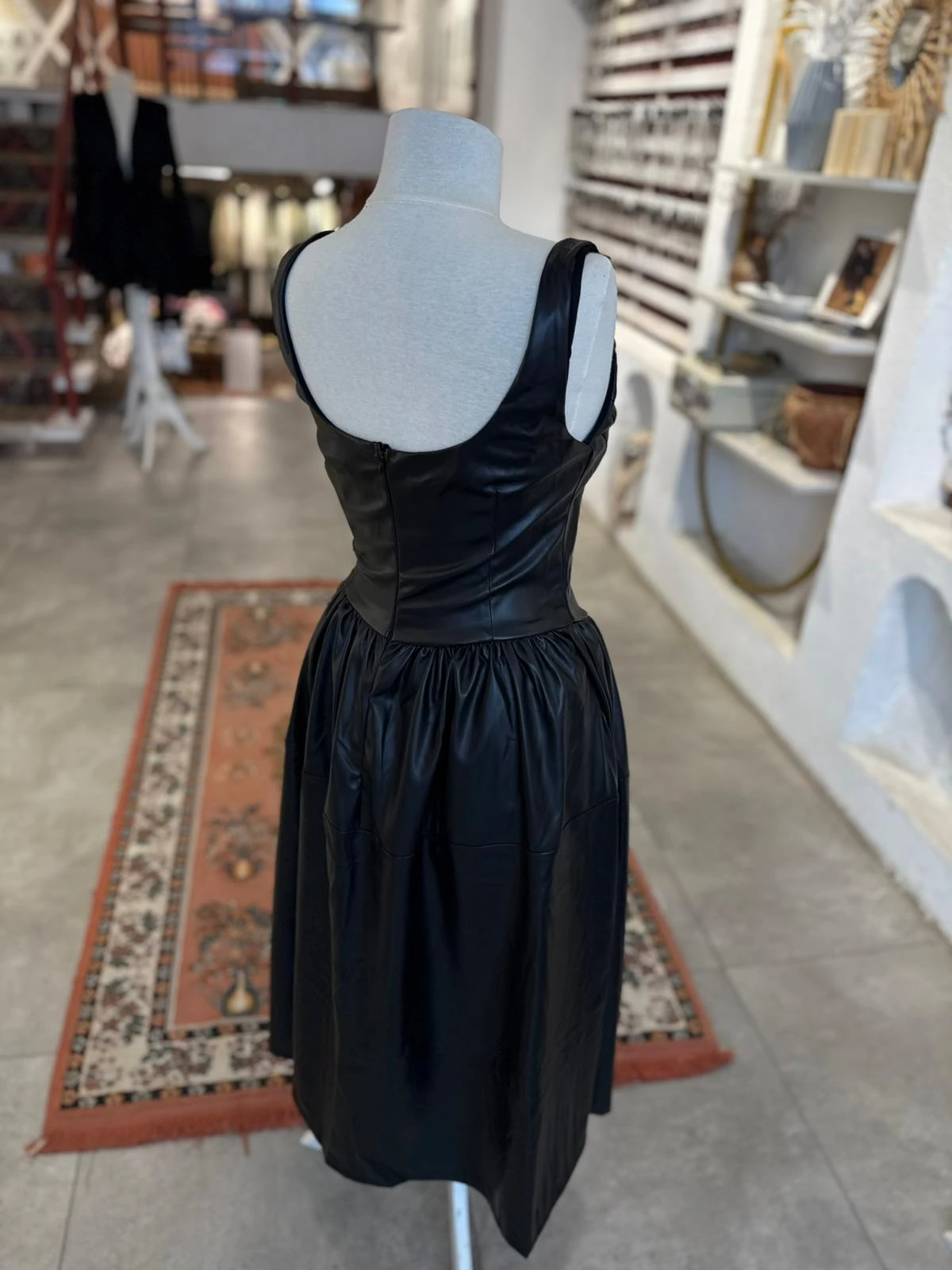 Askılı Deri Elbise