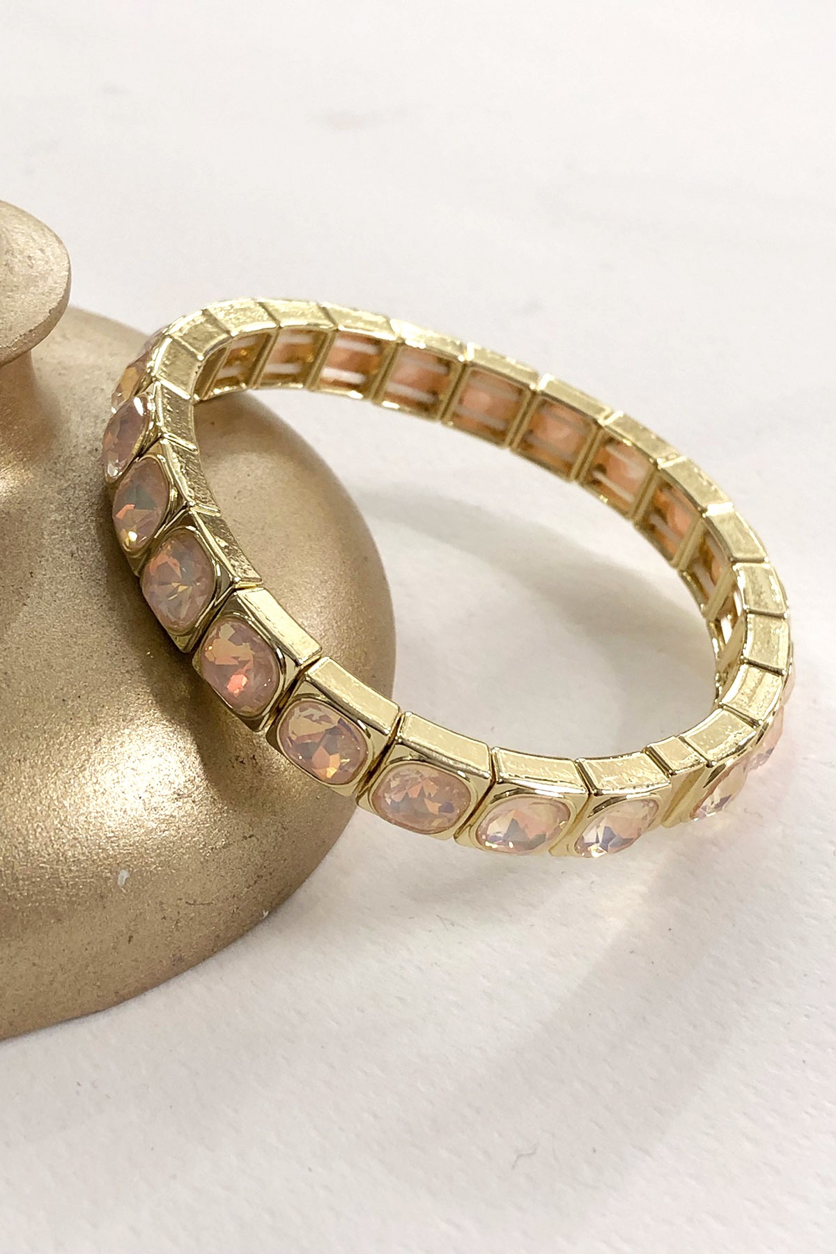Toz Pembe Taşlı Gold Detaylı Lastikli Bileklik