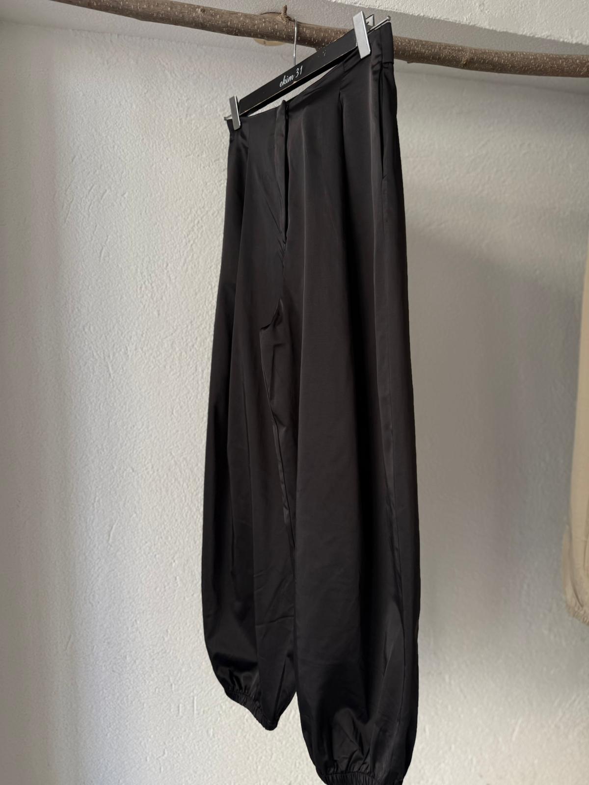 Paçası Lastikli Saten Pantolon