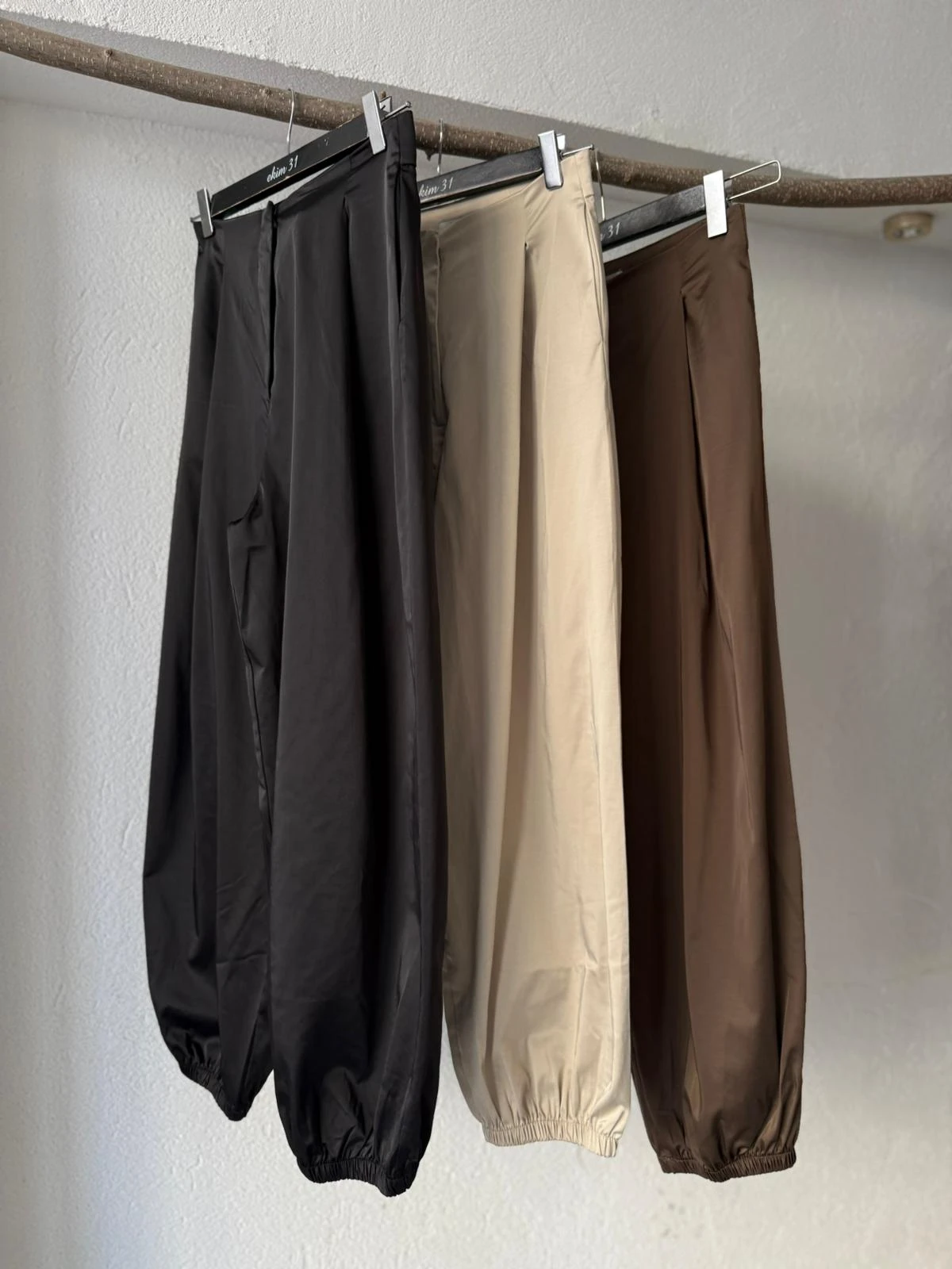 Paçası Lastikli Saten Pantolon