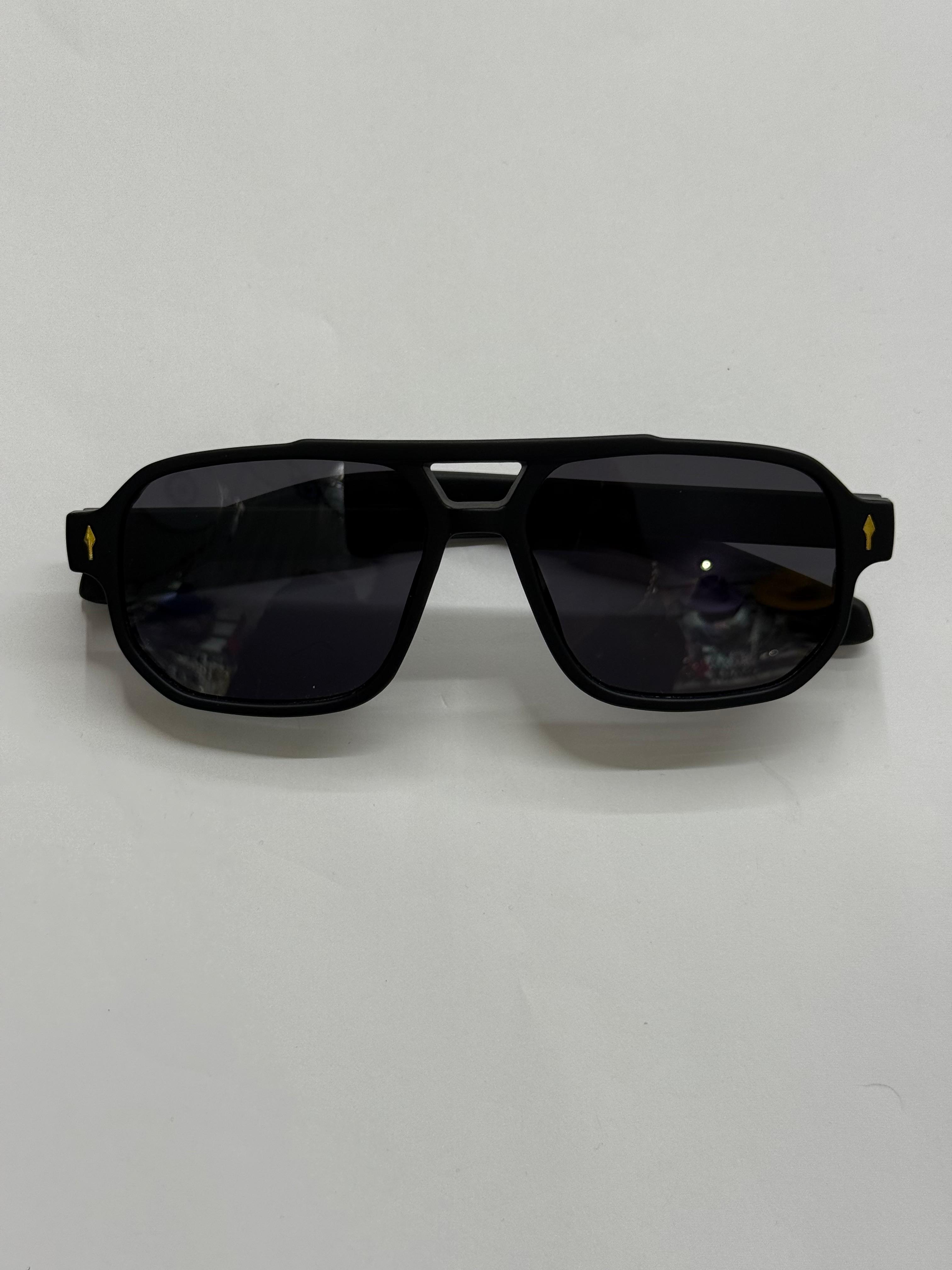 Gold Ok Detaylı Siyah Gözlük