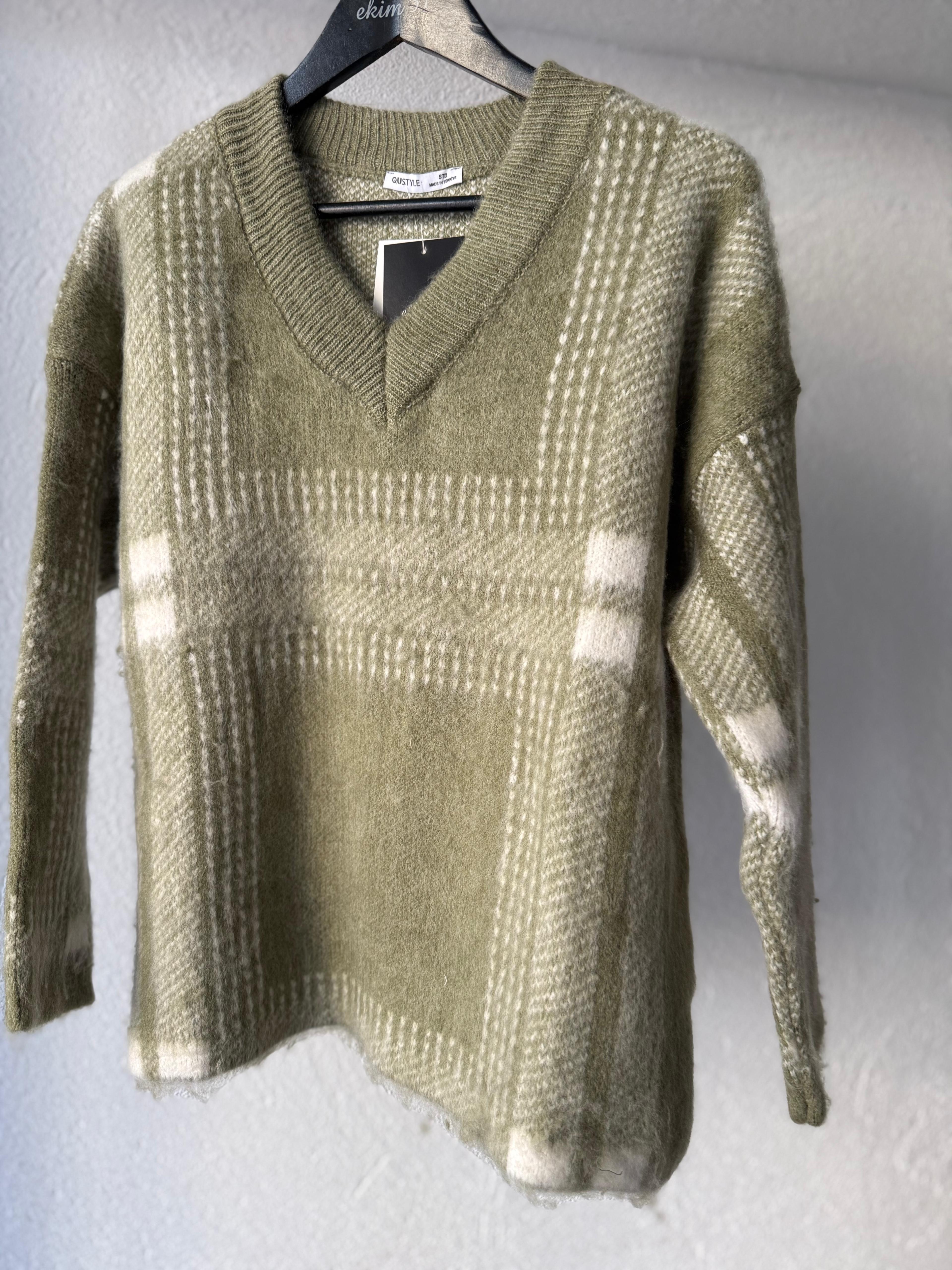 V Yakalı Kareli Yeşil Kazak