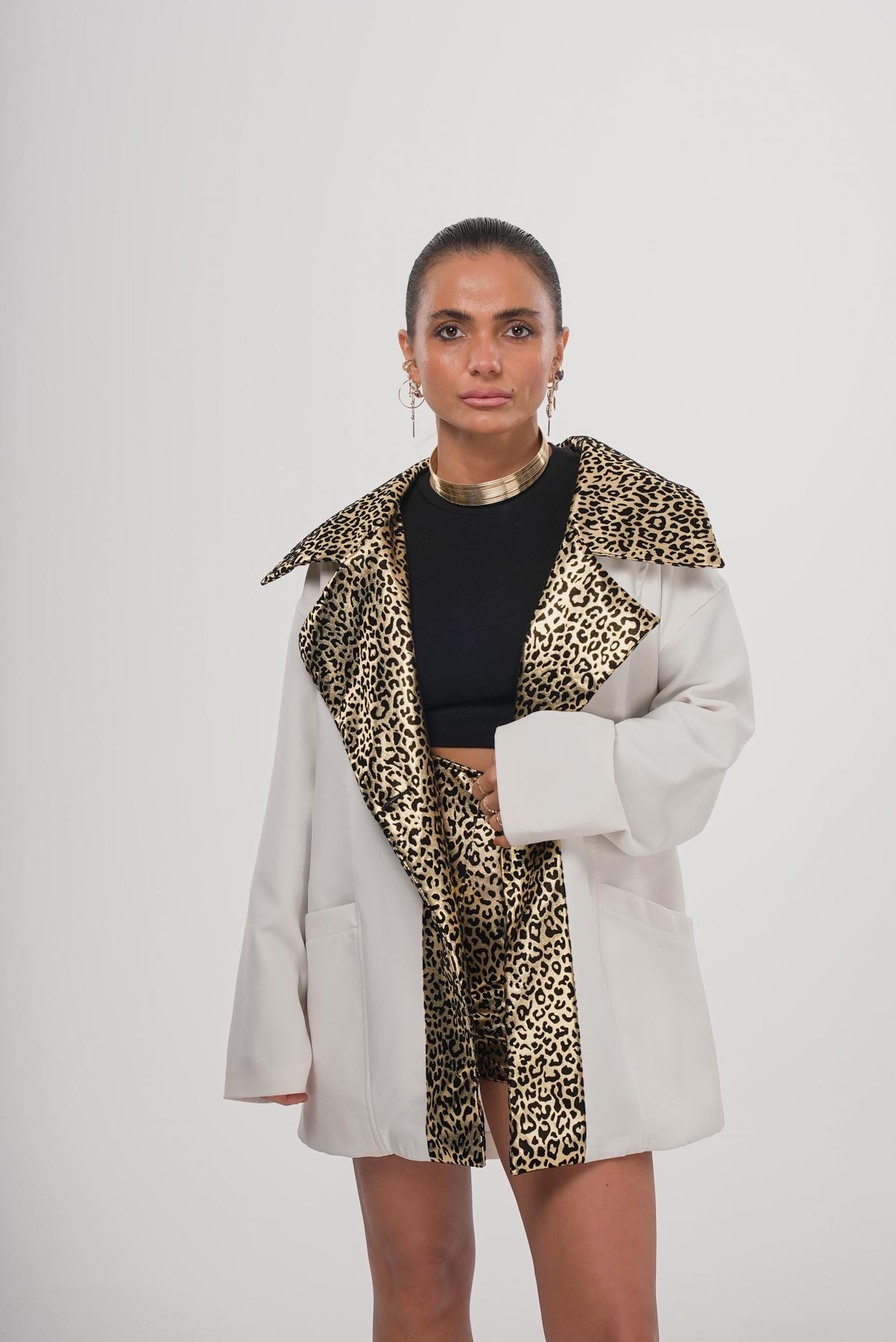 Cesur Zarafet | Leopar Detaylı Ekru Ceket