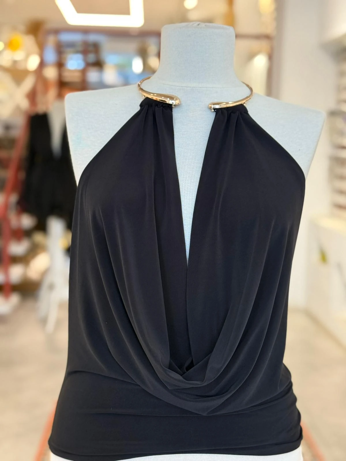 Kolyeli Dekolteli Siyah Bluz