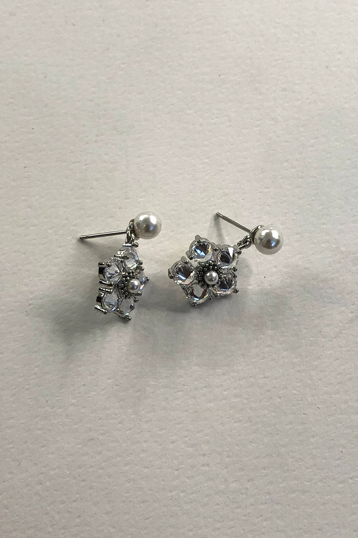 İncili Çiçek Model Silver Zirkon Taş Küpe
