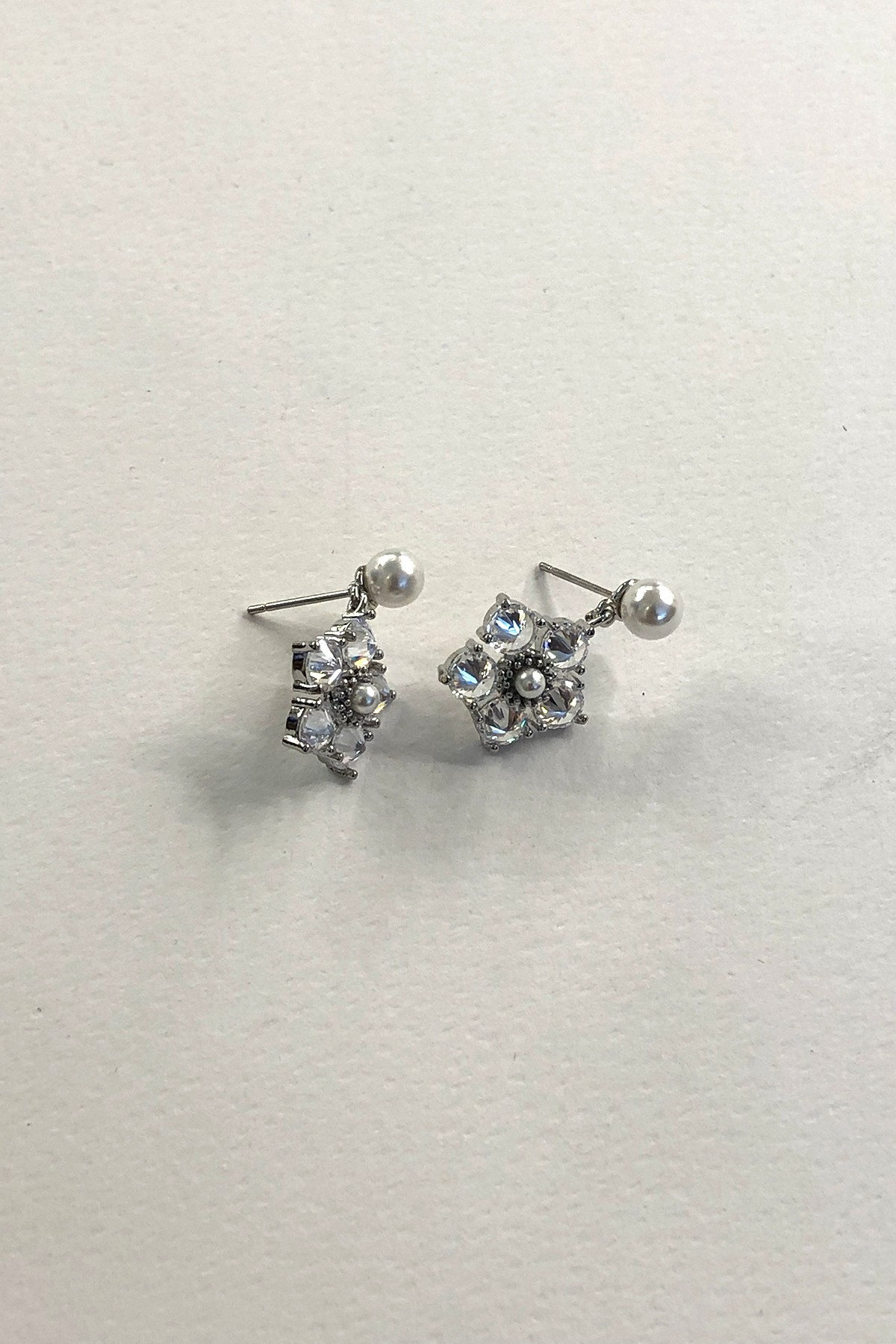 İncili Çiçek Model Silver Zirkon Taş Küpe