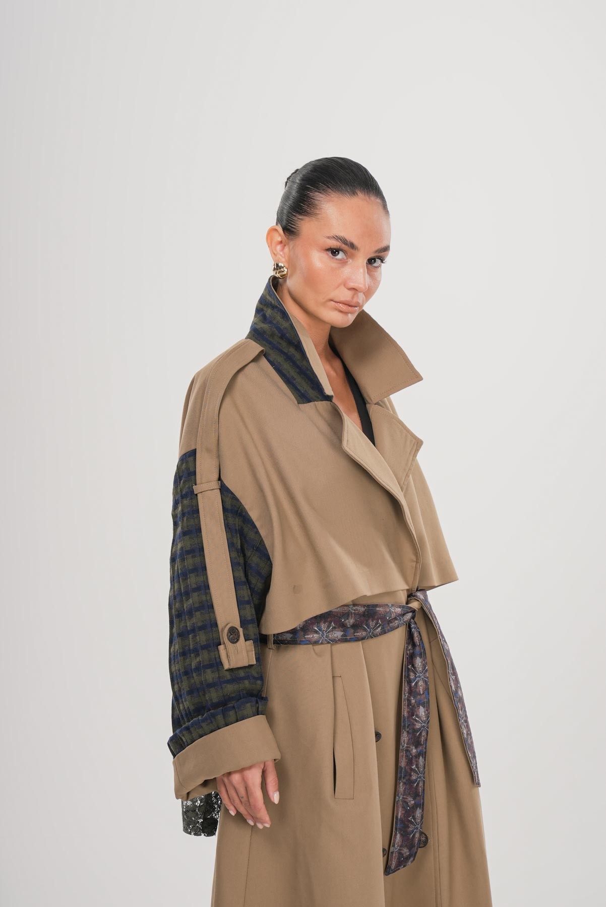 Doğanın Zarafeti | Kumaş Detaylı Camel Trenç