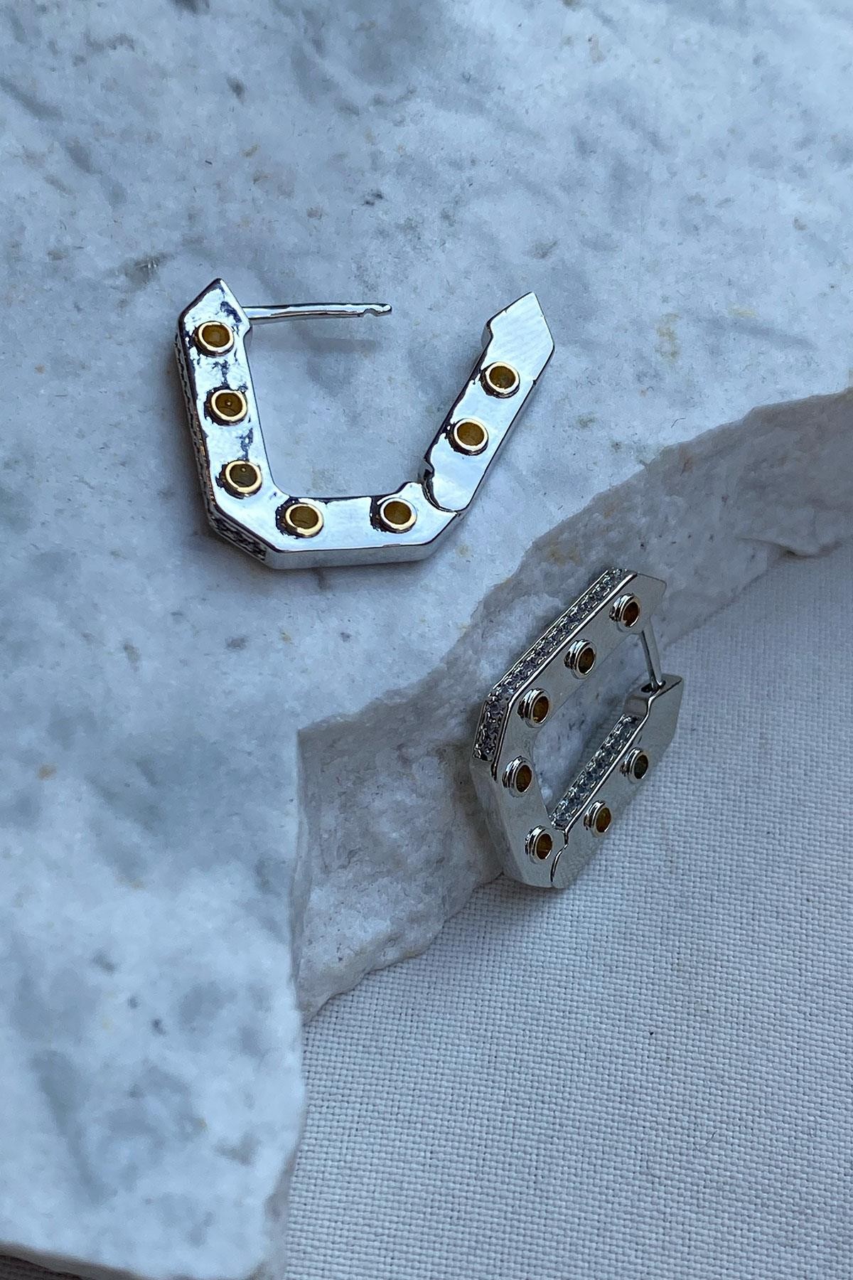 Taşlı Model Sarı Gold Detaylı Kaplama Küpe