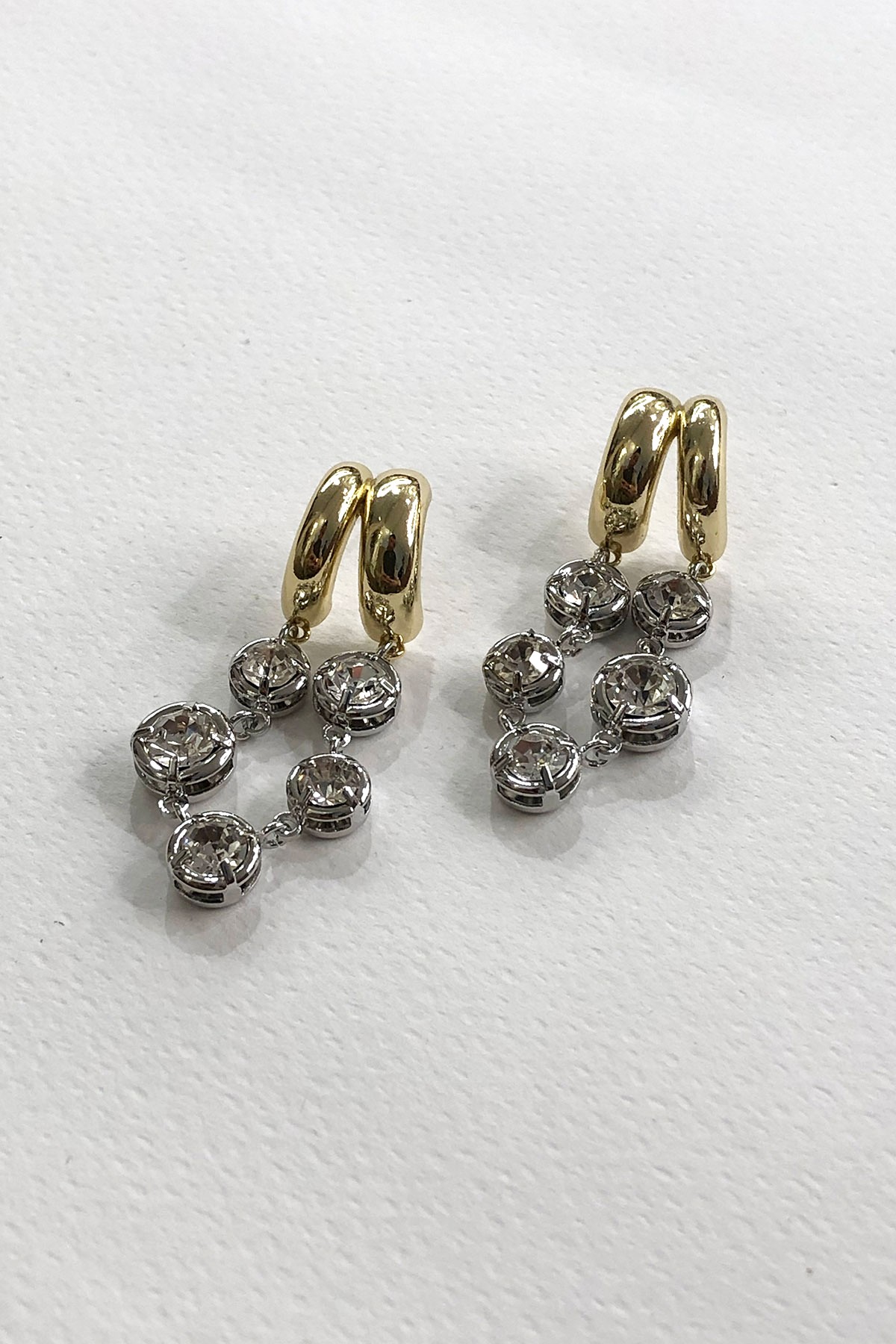 Silver Taş Model Gold Detaylı Küpe