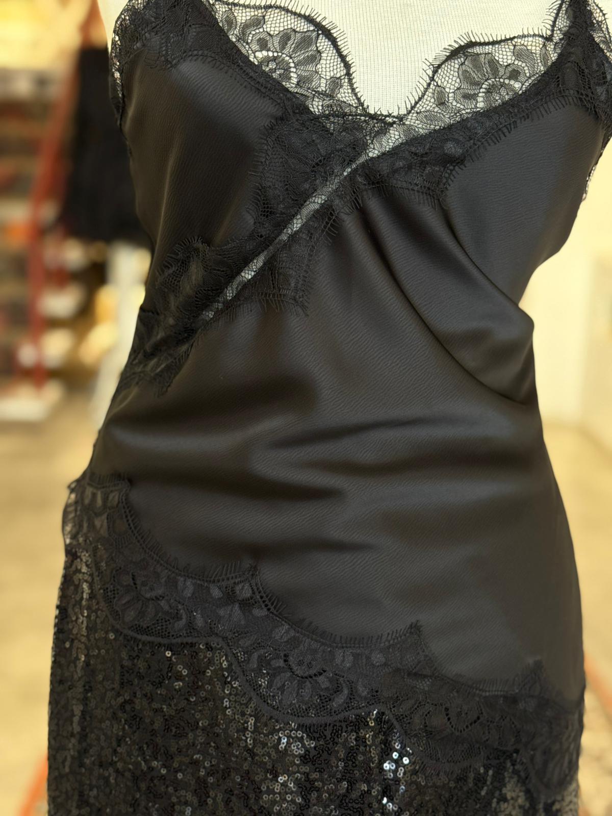 Dantelli Siyah Askılı Bluz