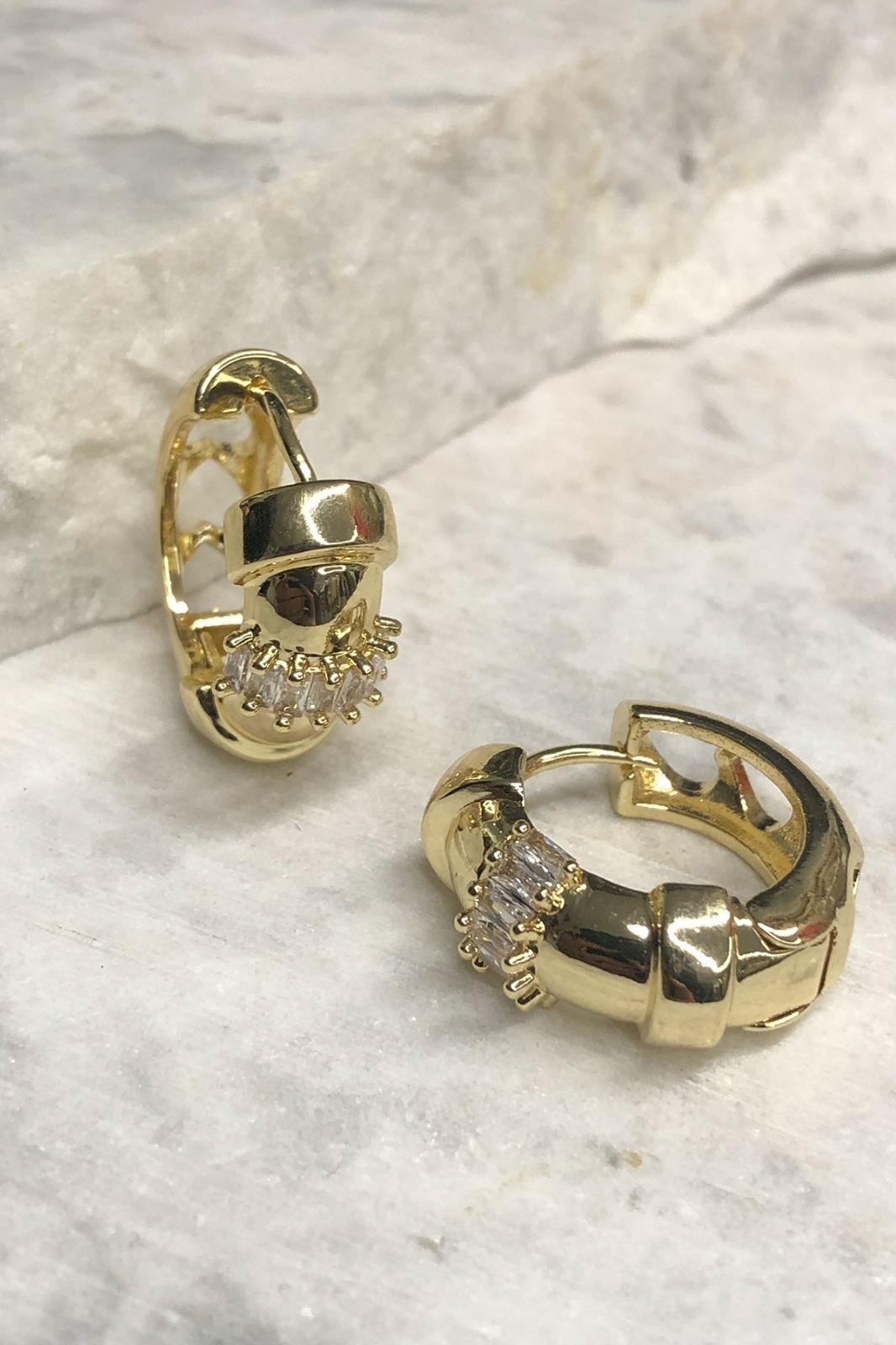 Halka Model Zirkon Taş Gold Küpe