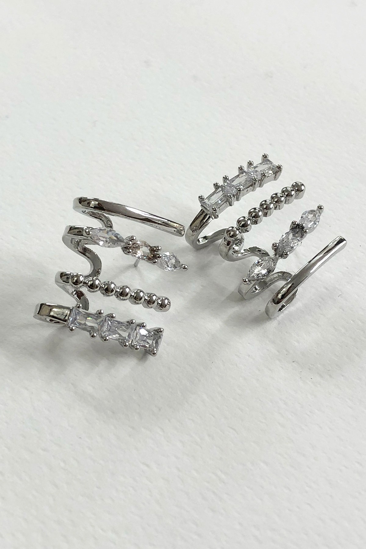 Sıralı Model Taşlı Silver Küpe